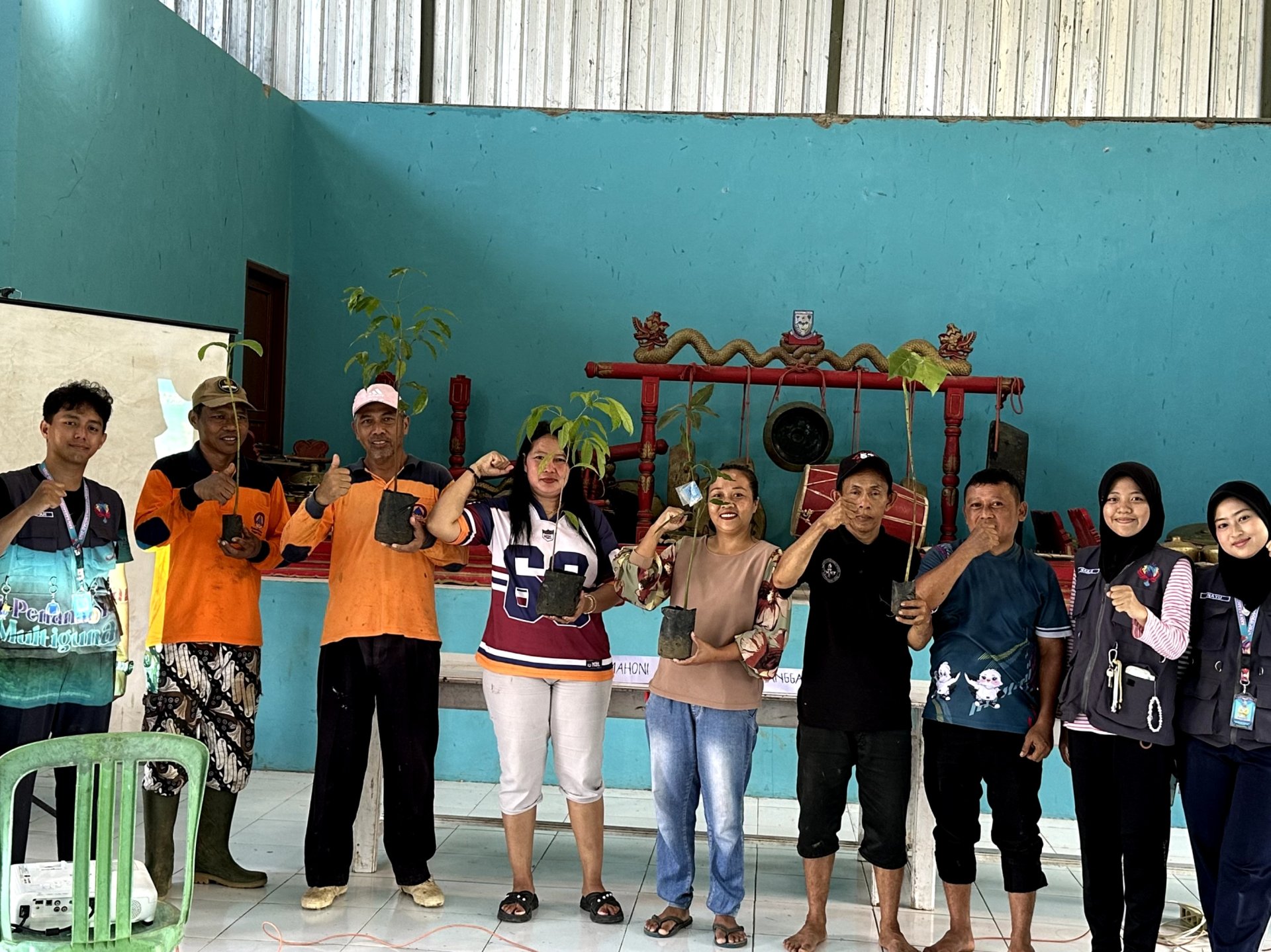 SOSIALISASI PENANAMAN POHON MULTIGUNA DESA KARANGBAWANG