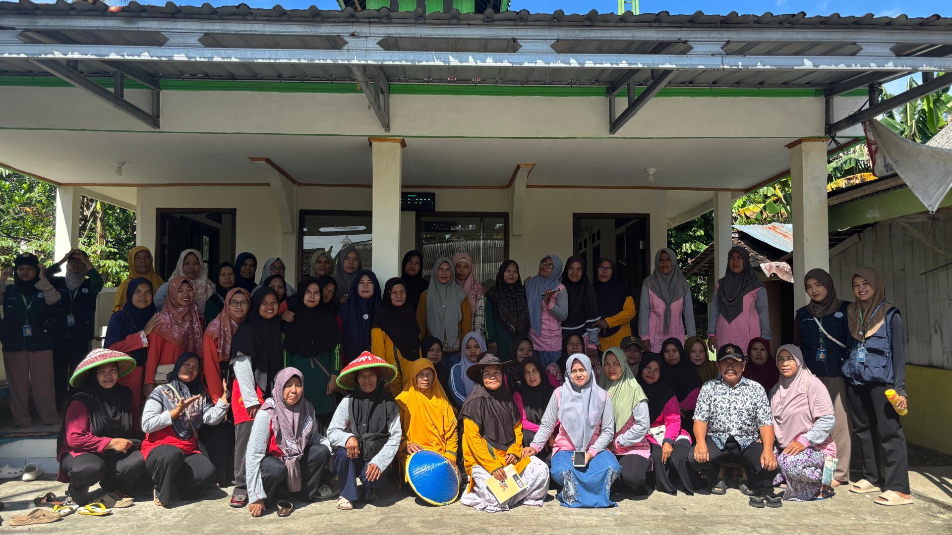 Kegiatan penanaman cabai, pembuatan pestisida alami