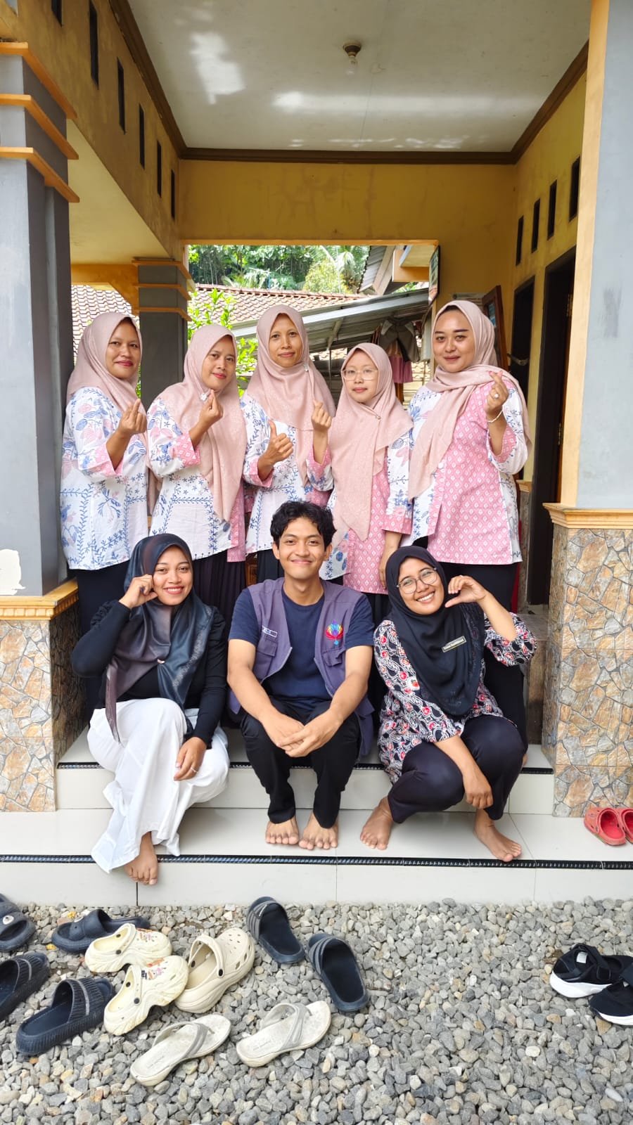 Mengikuti kegiatan posyandu dusun 2 desa Karangbawang