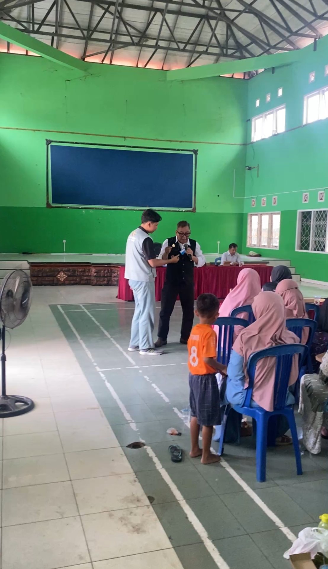 Membantu sosialisasi dan kunjungan ke ketua RT