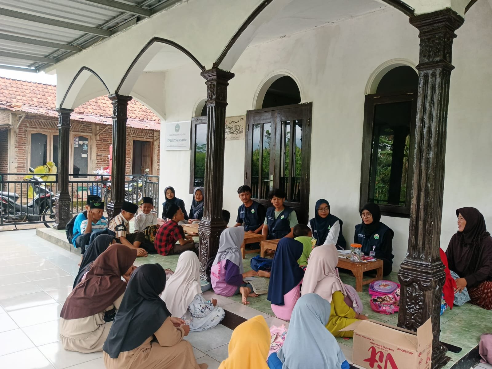 KEGIATAN MENGAJAR DI TPQ FATIMAH DESA SOMAKATON