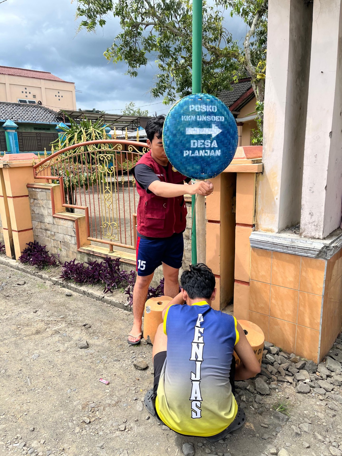 Pemasangan Penanda Arah Posko