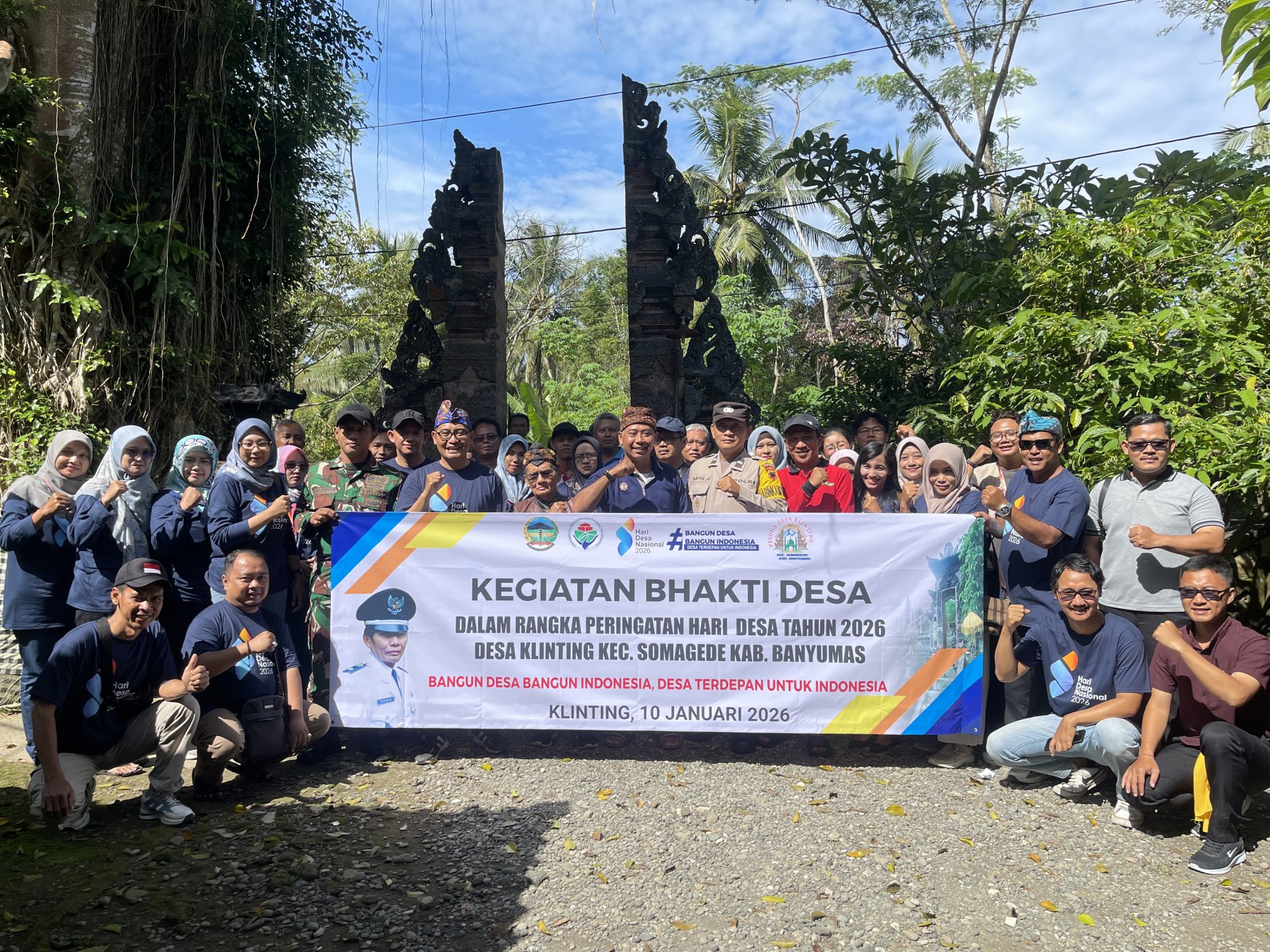 MENGIKUTI BAKTI SOSIAL