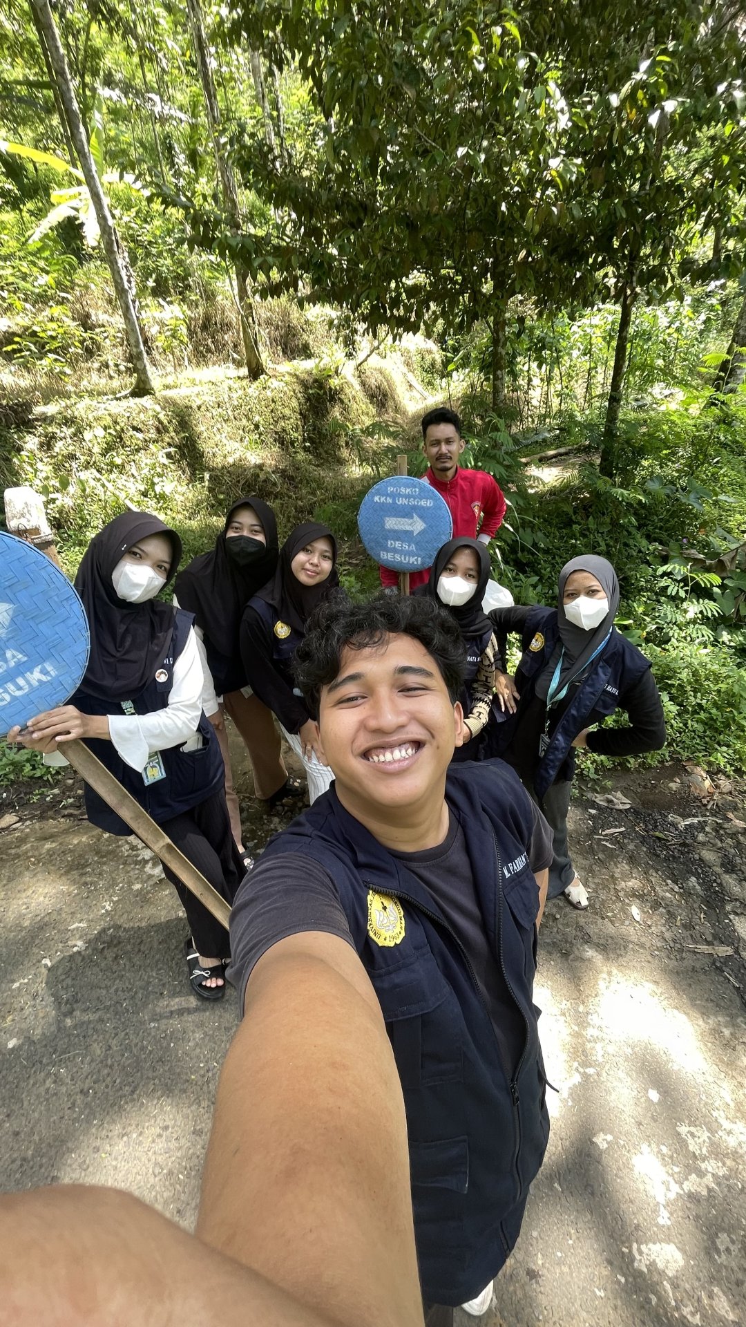 Pemasangan tampah penunjuk arah posko