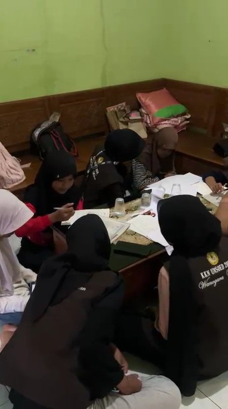 Pendampingan belajar anak-anak SD