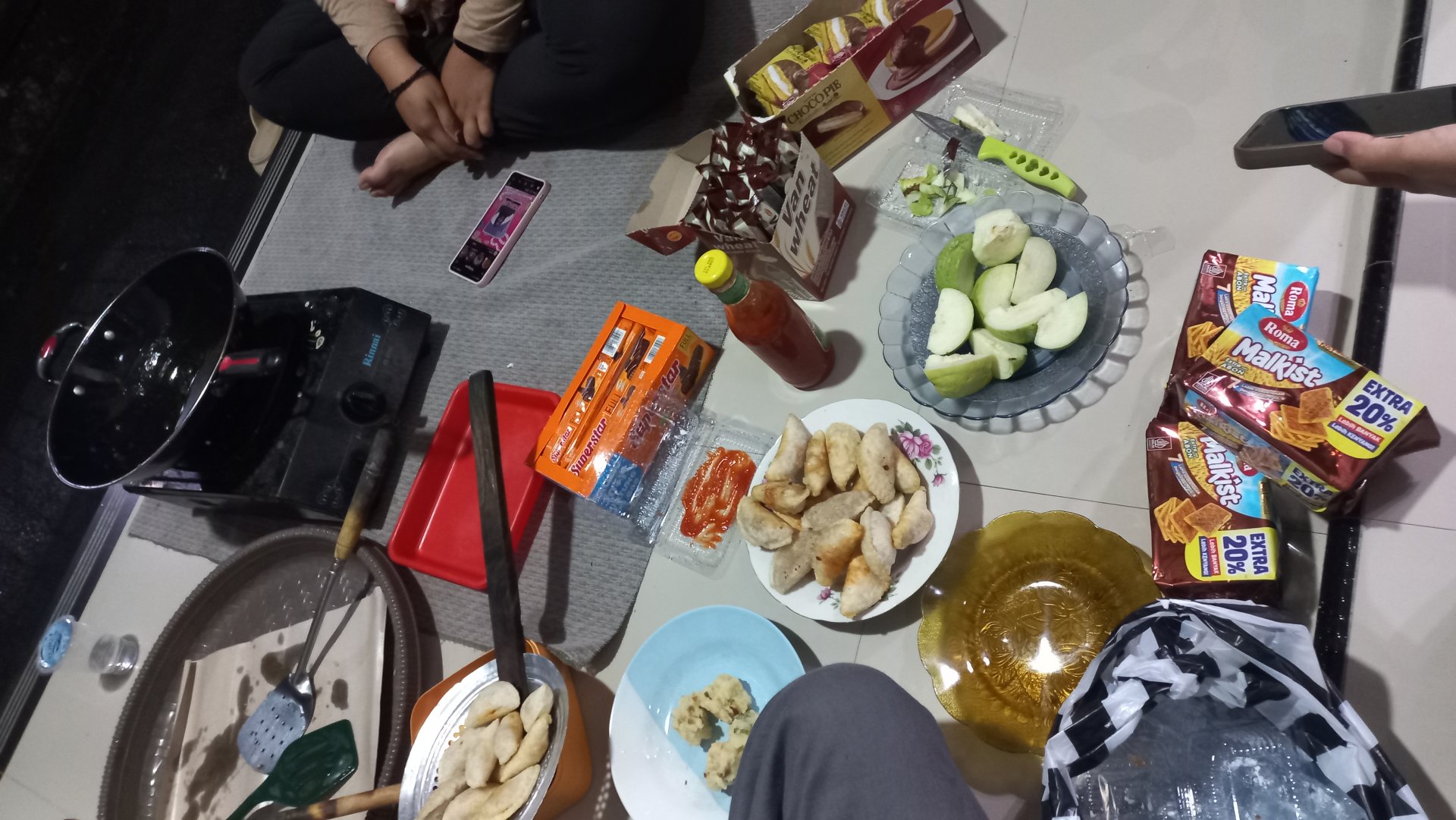 Silaturahmi ke rumah bu rt dan bakar bakaran