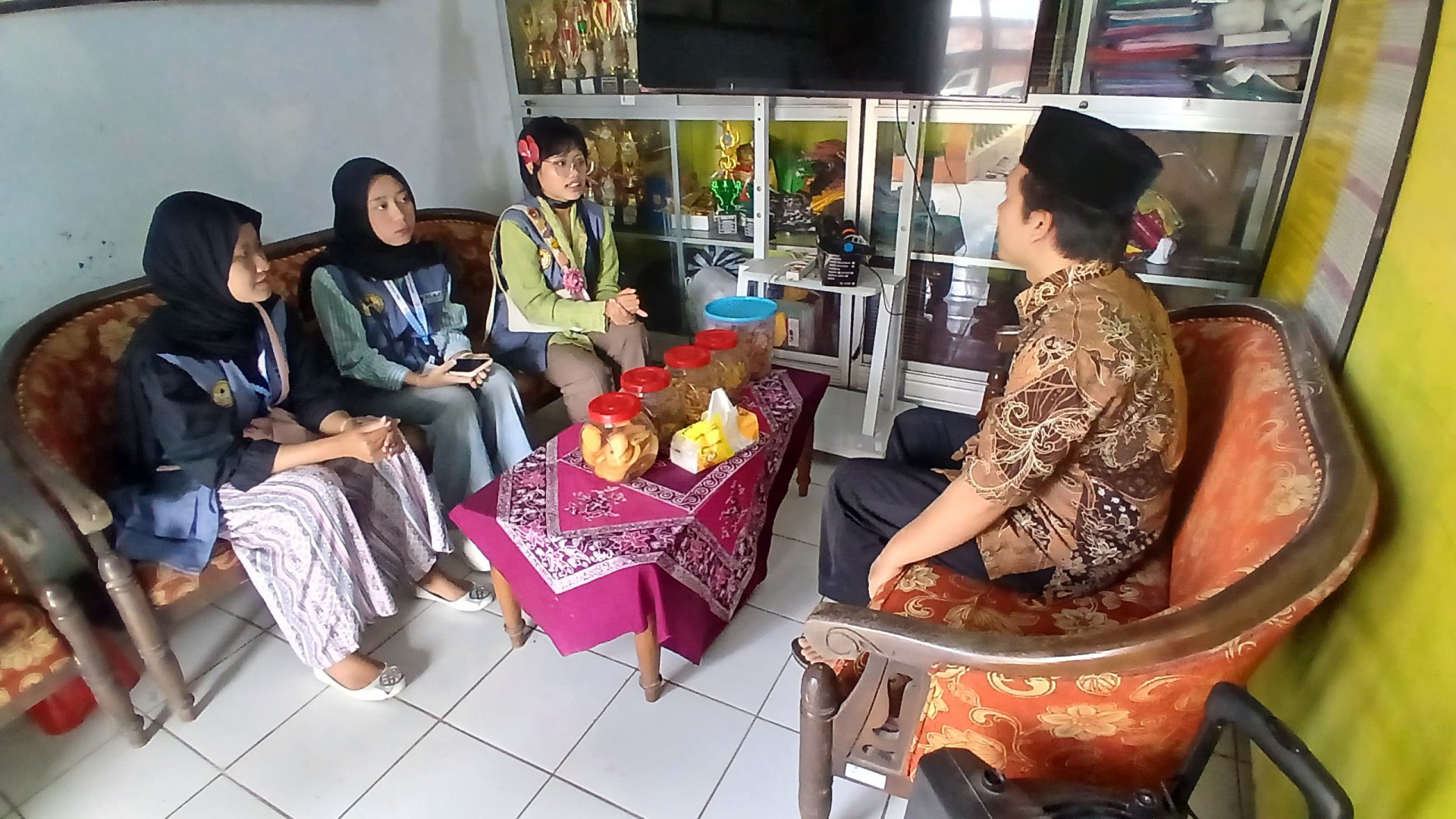 Kunjungan ke SDN 1 Wadaslintang dan UMKM