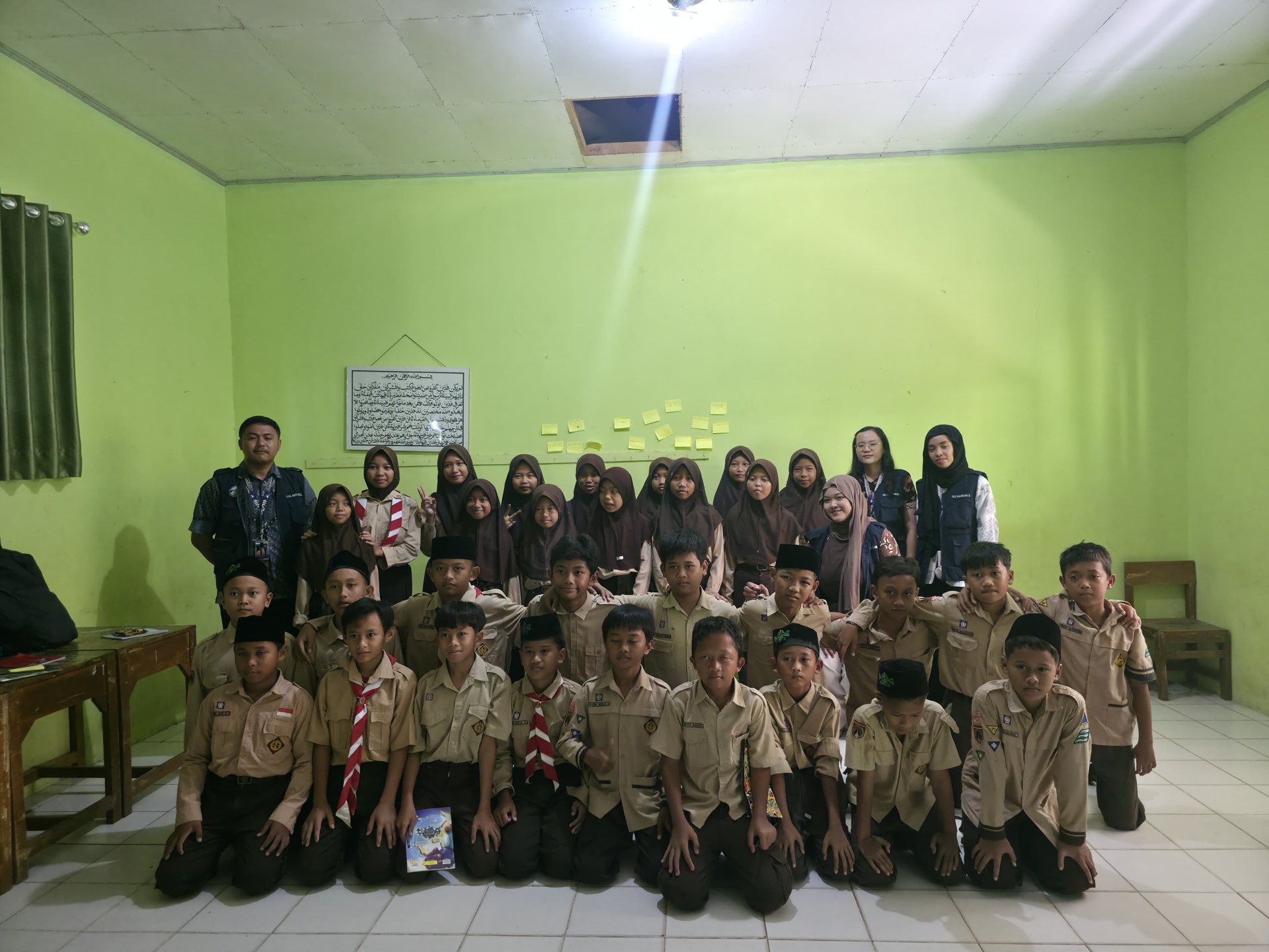 Hari Keempat: Pemutaran film edukatif di Madrasah Ibtidaiyah, Pendampingan Posyandu Lansia, penyemaian benih pakcoy, dan pengajian rutin remaja