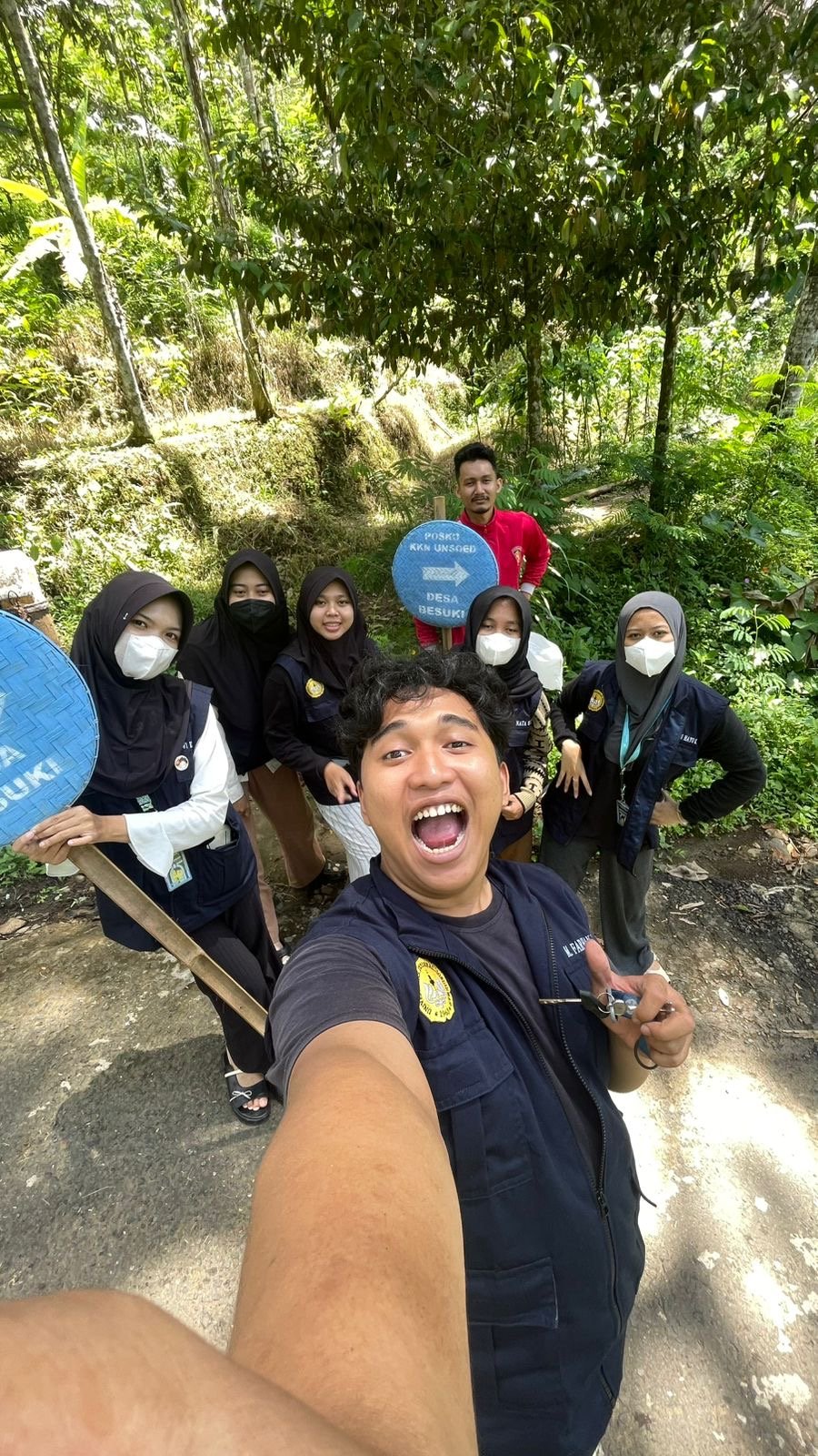 Pemasangan Tampah Penunjuk Jalan Menuju Posko