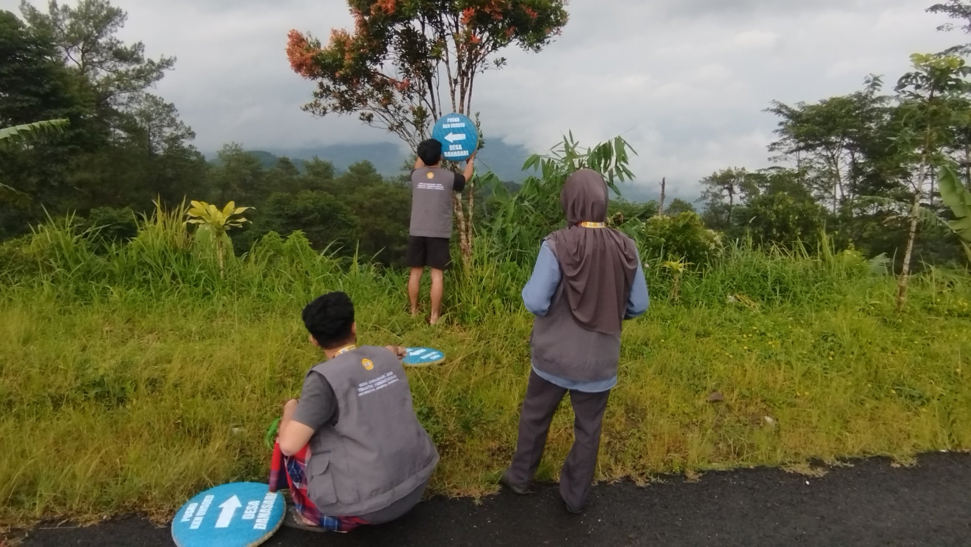 Pemasangan Penunjuk Arah Posko