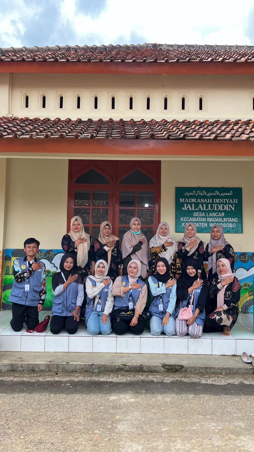 Pencegahan stanting melalui pemberian makanan tambahan ( PMT ), mengunjungi sekolah terkait jadwal mata pelajaran, dan inventarisasi umkm