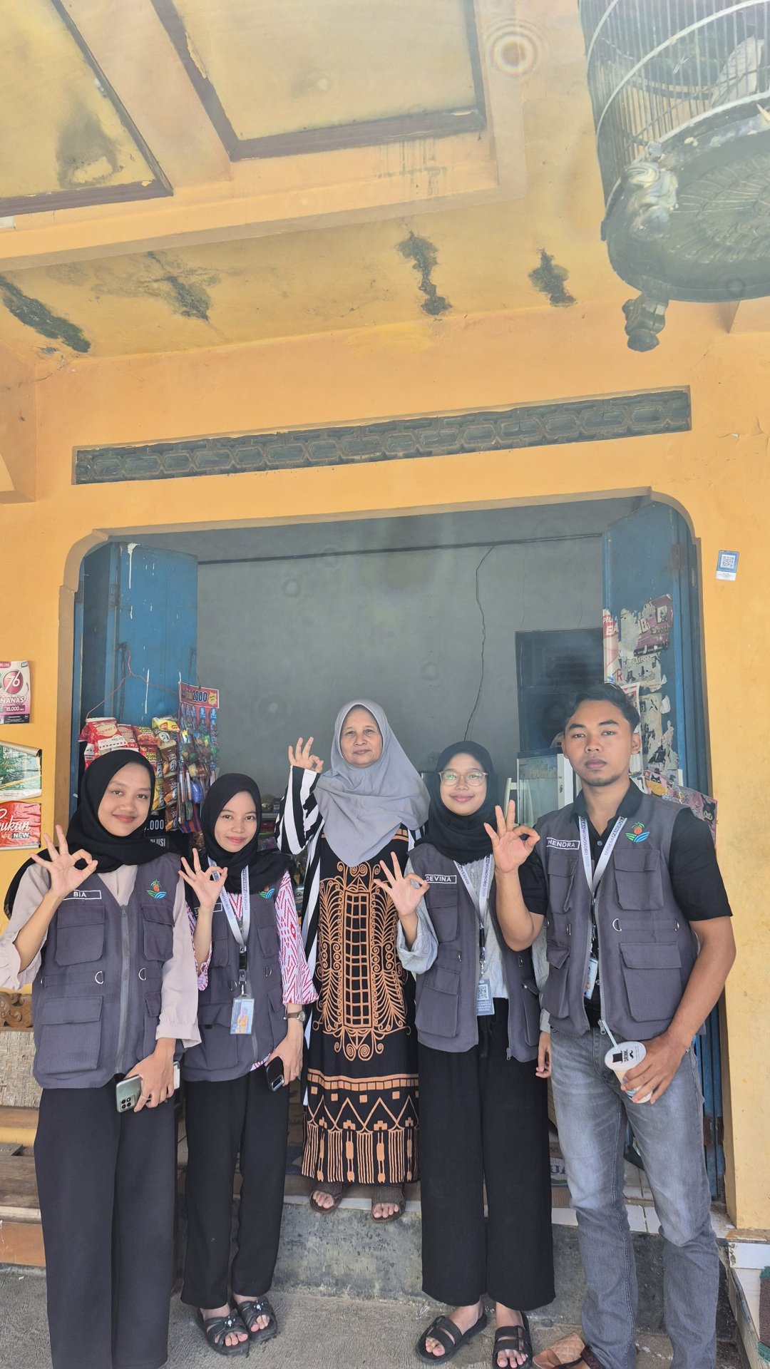 Melakukan kunjungan ke tokoh masyarakat