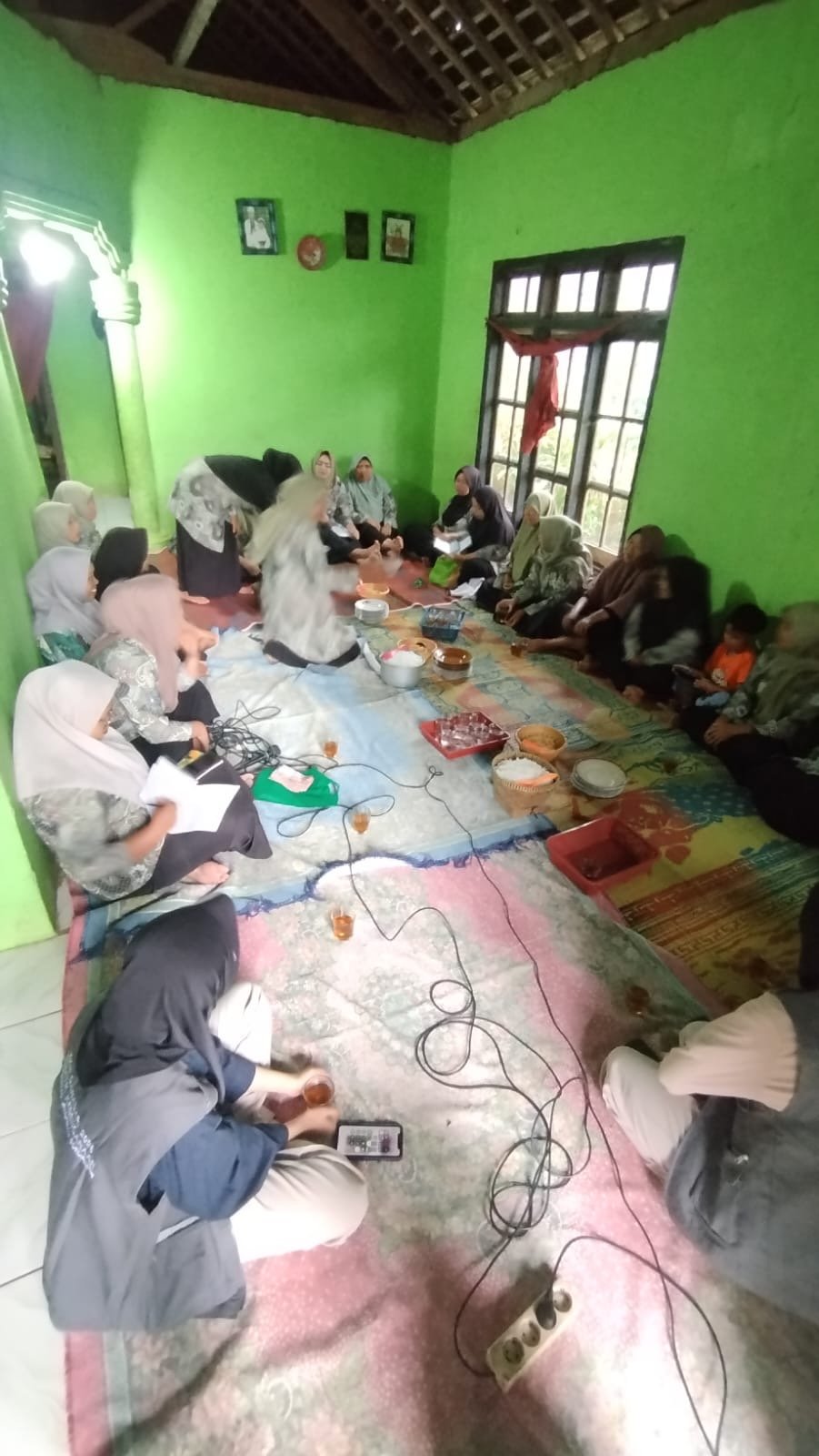 Mengikuti kegiatan PKK ibu ibu di dusun 1 RT 5