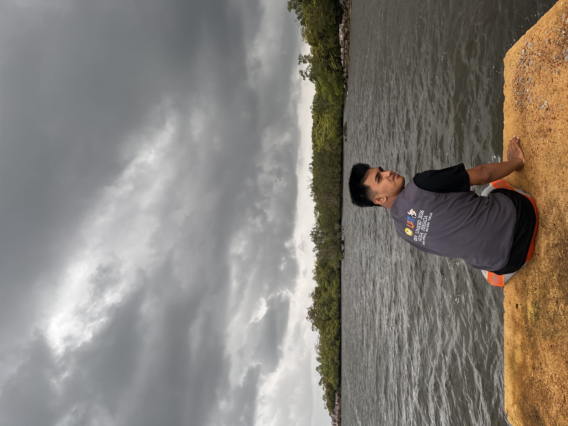 Kunjungan ke pantai batu pulas