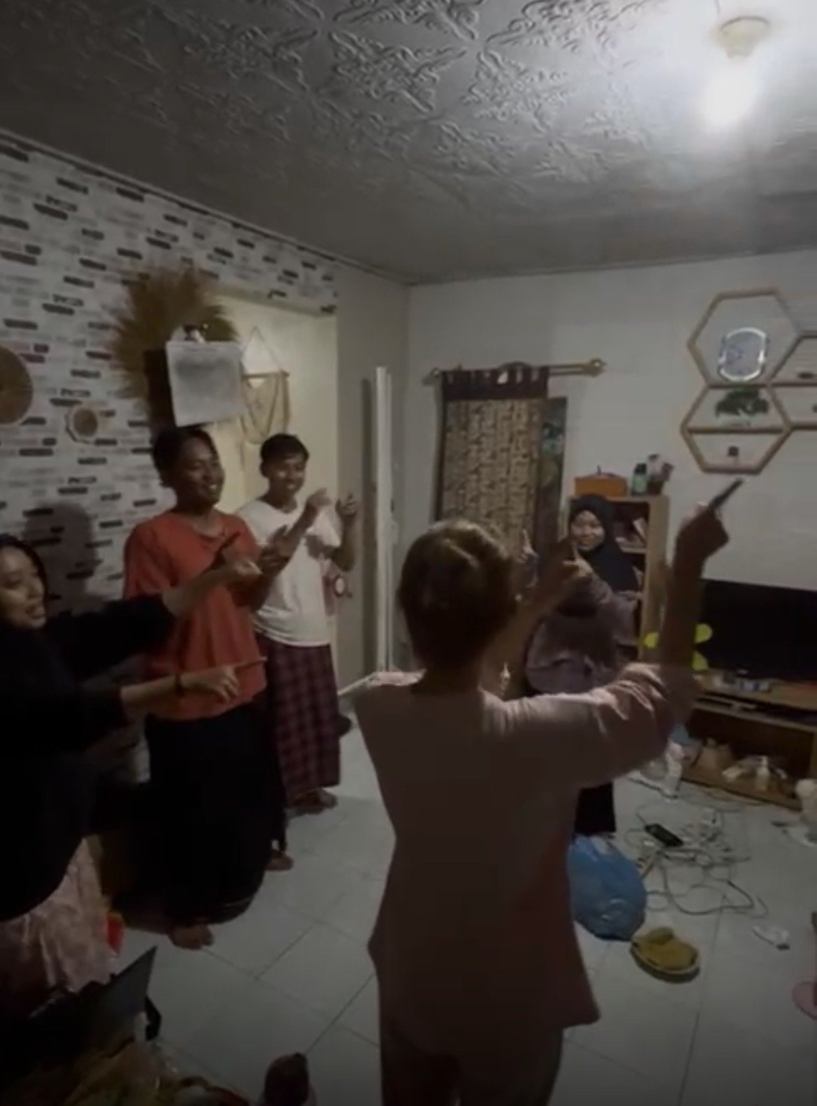 Latihan Ice Breaking untuk Kegiatan Sosialisasi Bahaya Bullying