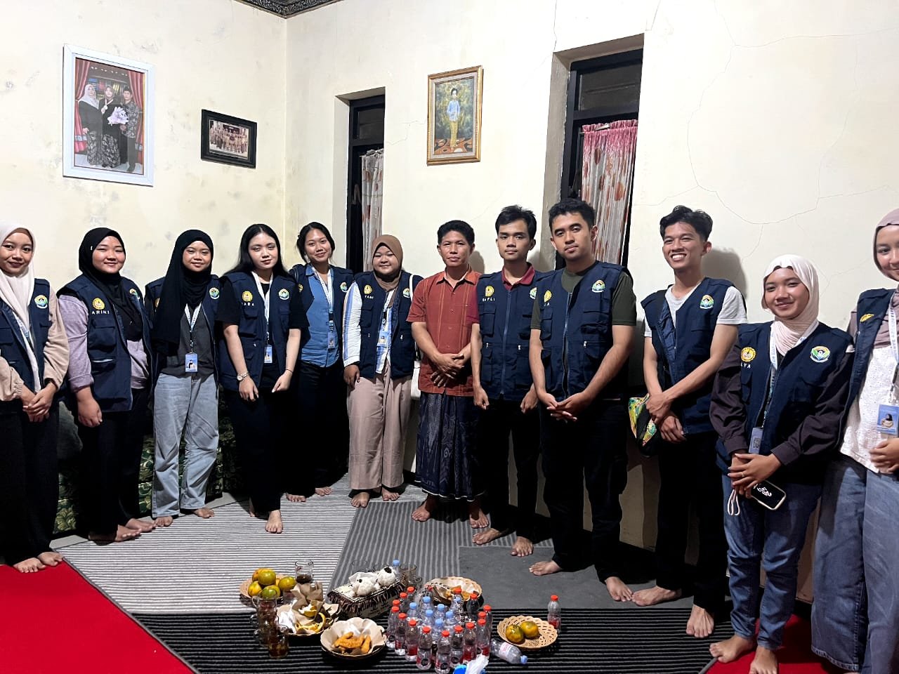 Melakukan kunjungan dan silaturahmi ke kediaman pak PJ Desa Sodong Basari