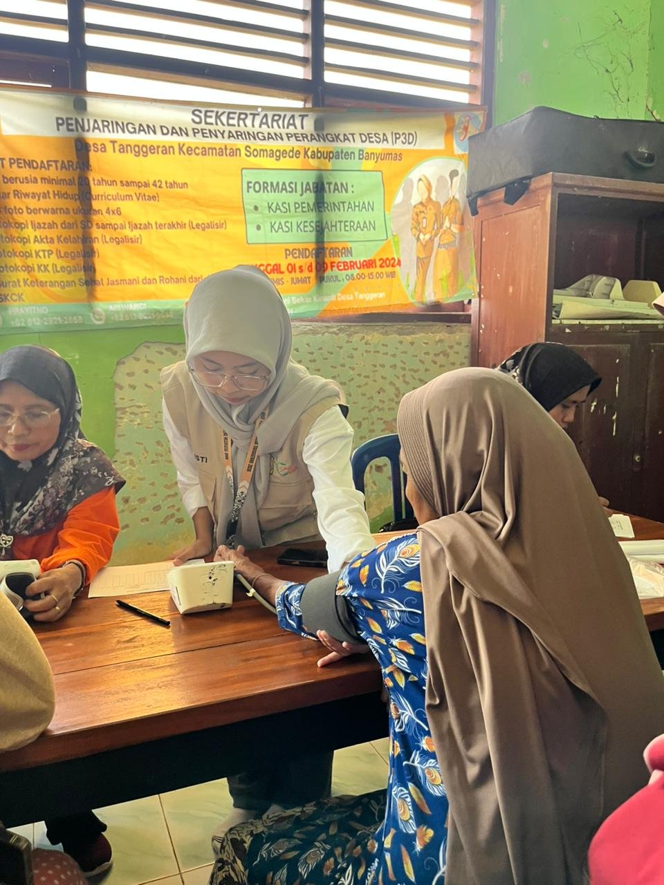 melakukan posyandu lansia, bakti desa dan melakukan kunjungan kepala dusun kemudian ke Bumdes