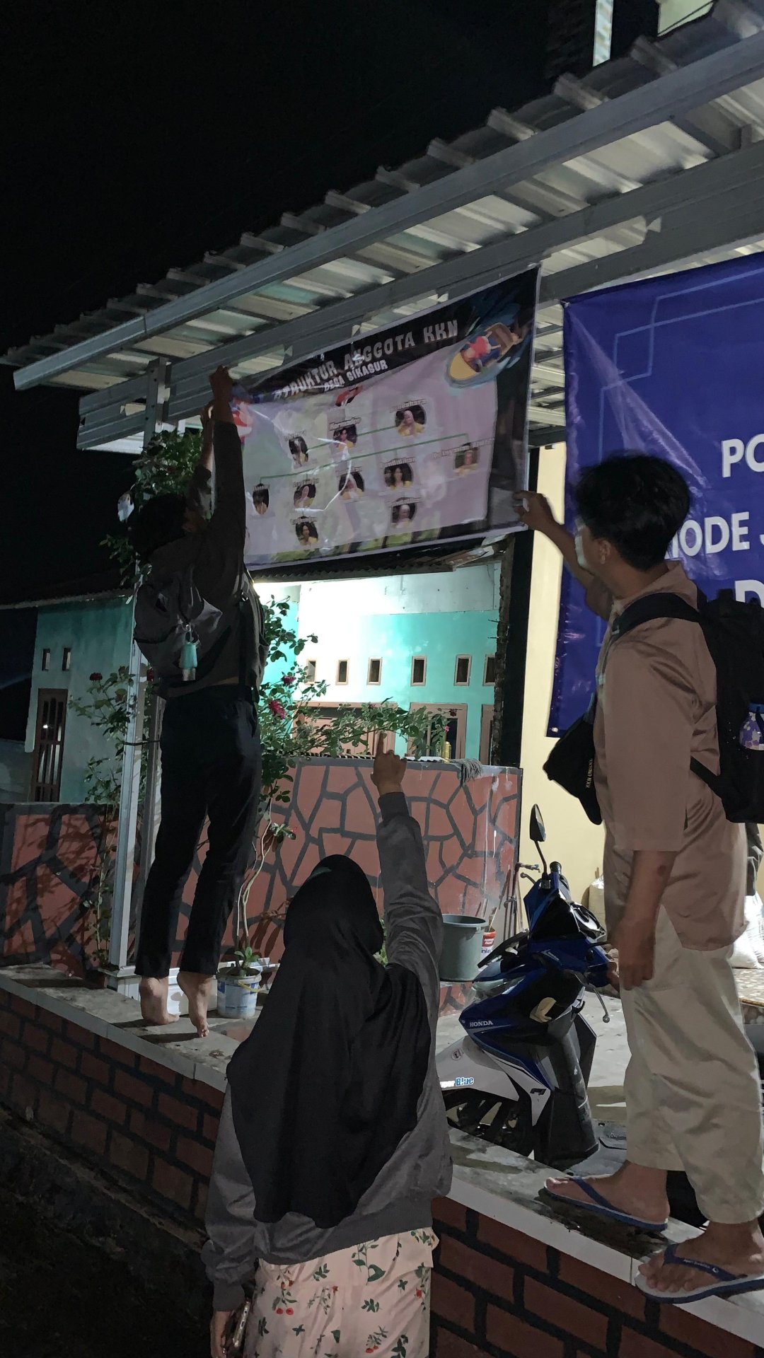 pemasangan banner struktur organisasi dan matriks