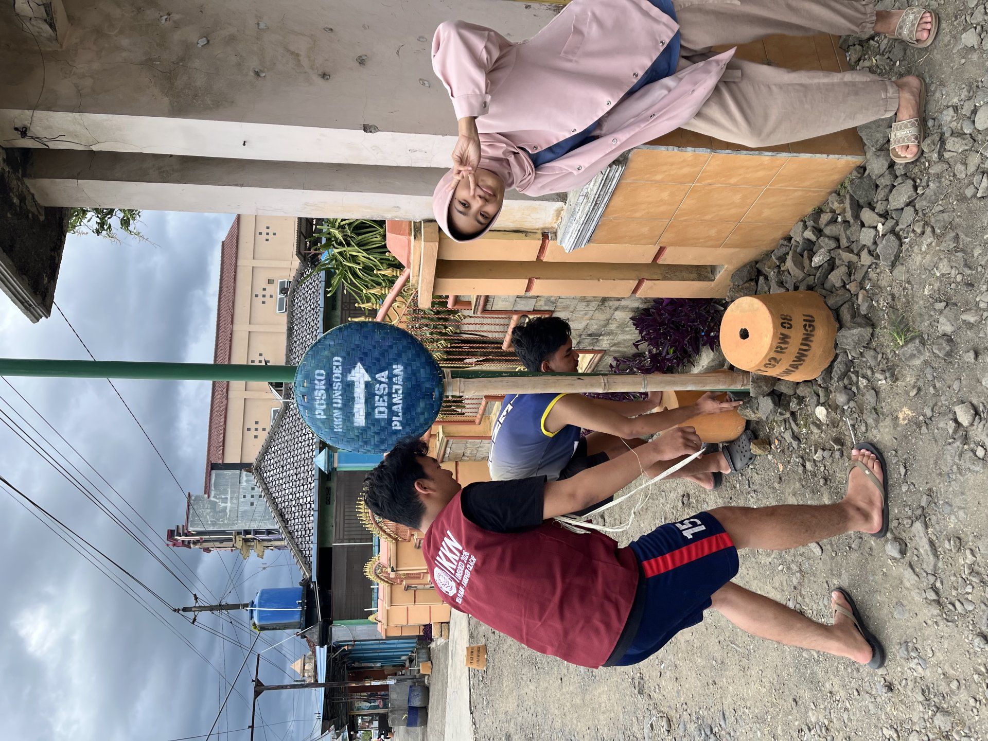 Pemasangan Tampah Penunjuk Posko