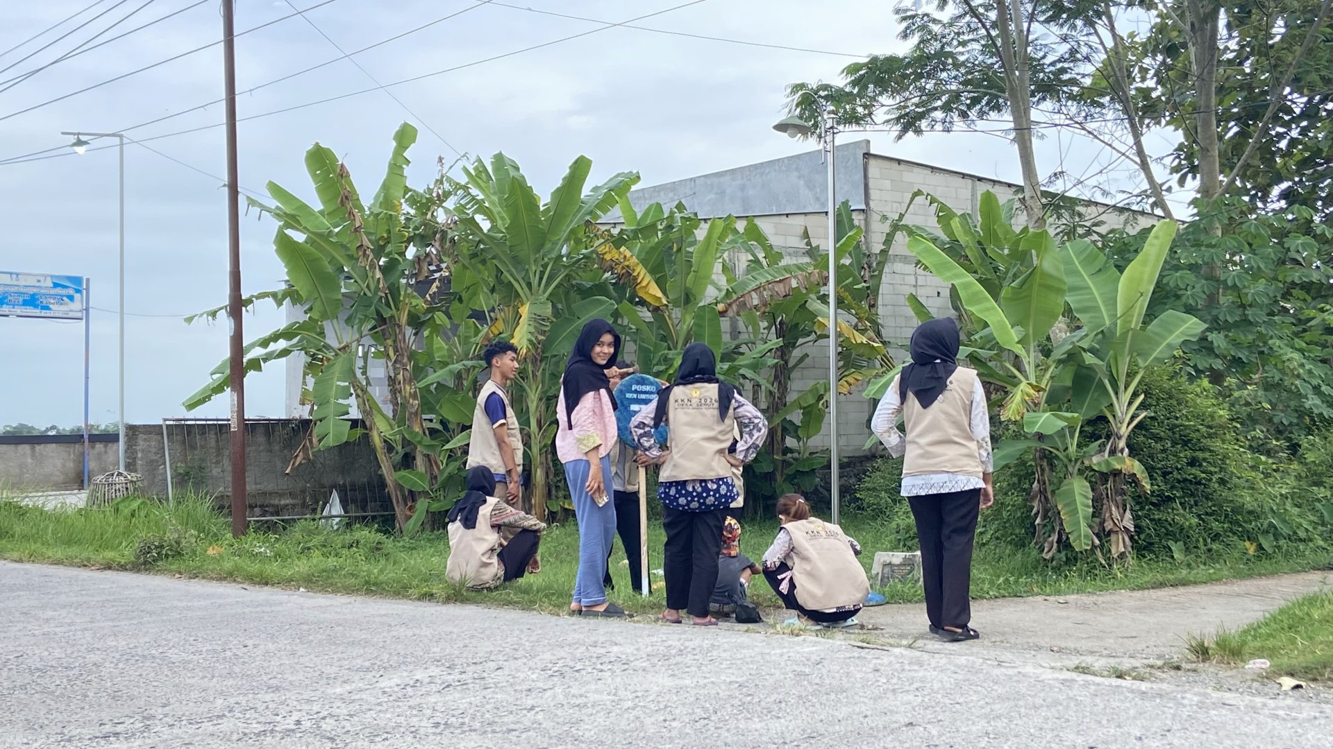 DAY 4 - PENYIAPAN BAHAN AJAR, DAN PELENGKAPAN ATRIBUT POSKO