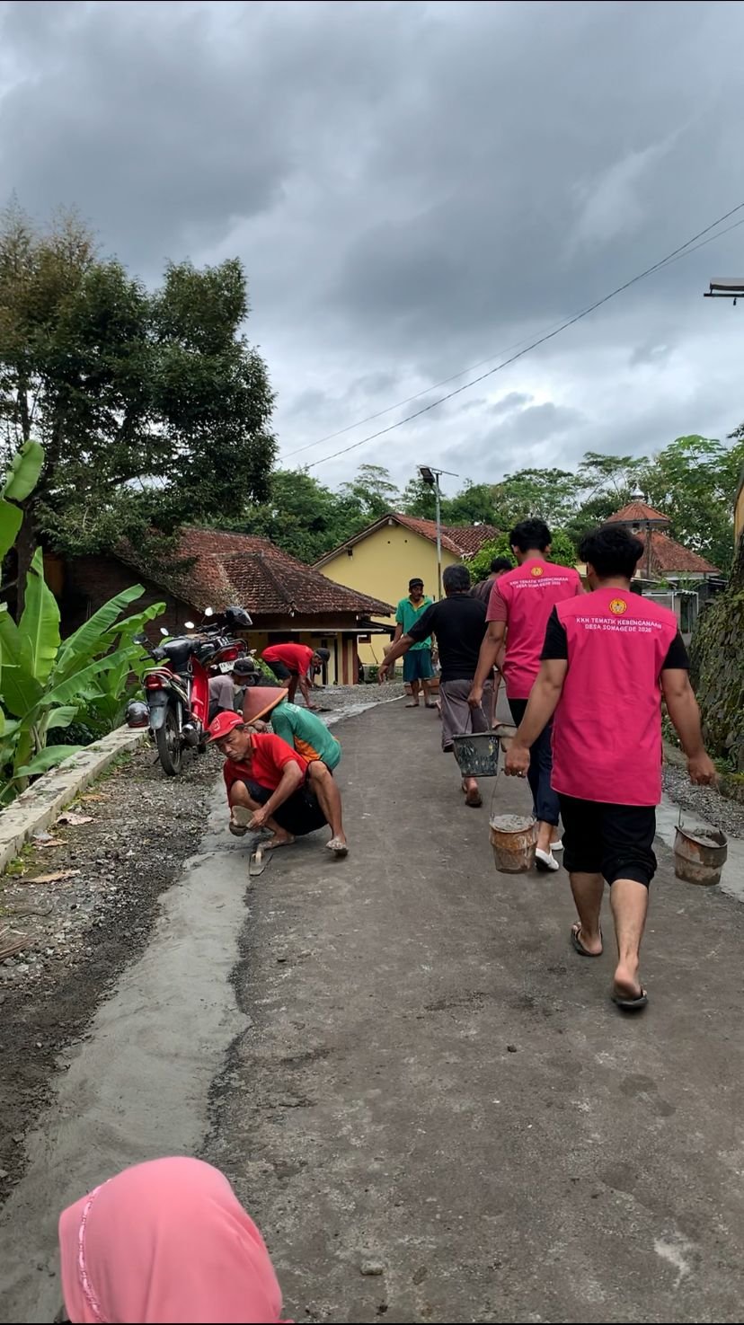 Kerja Bakti Pengecoran Bibir Aspal Rt.1,2,3 Rw.7