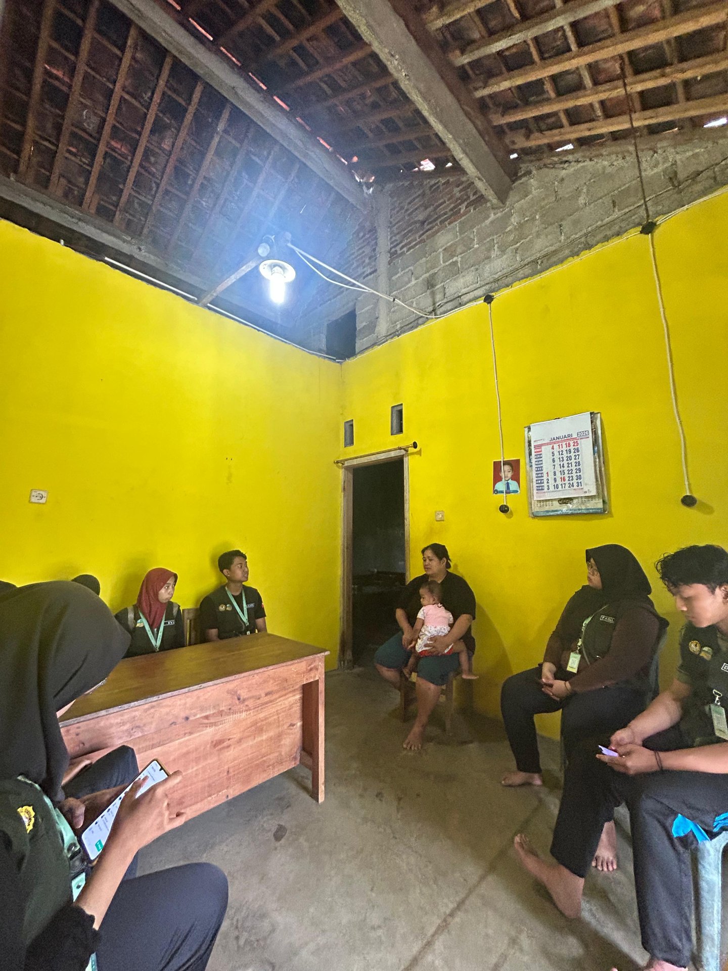 Mengunjungi ketua KWT