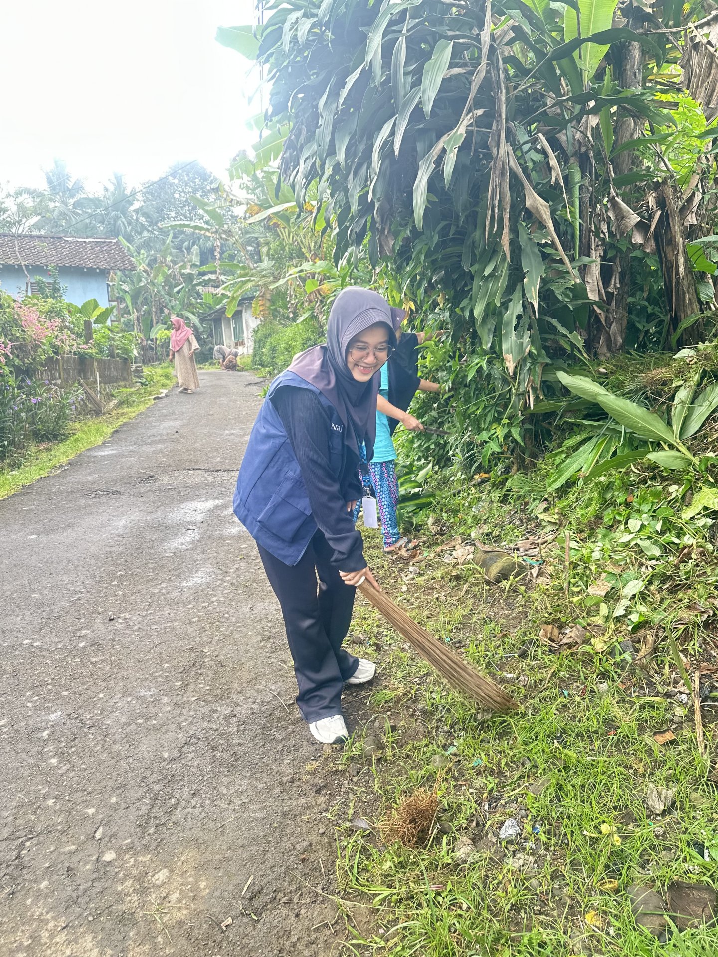 Kerja Bakti Bersama Warga Sekitar