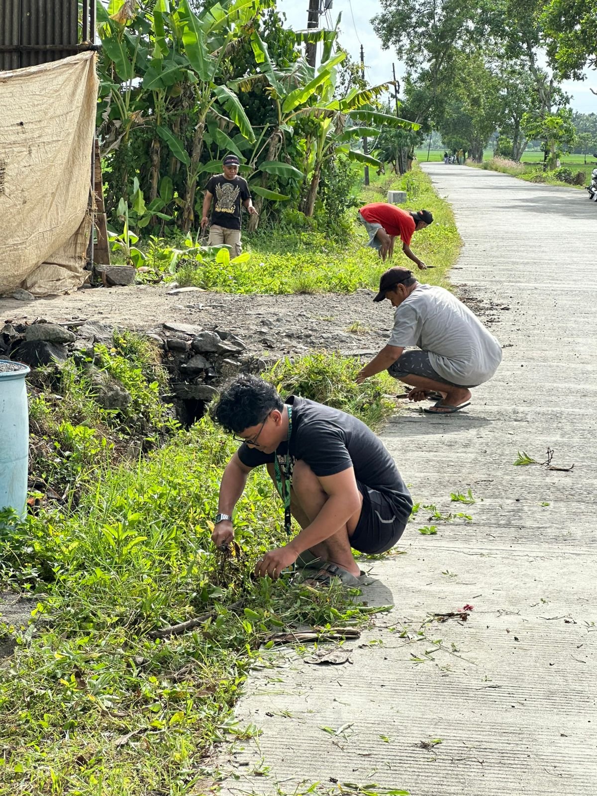 Kerja Bakti Bersama Warga Desa
