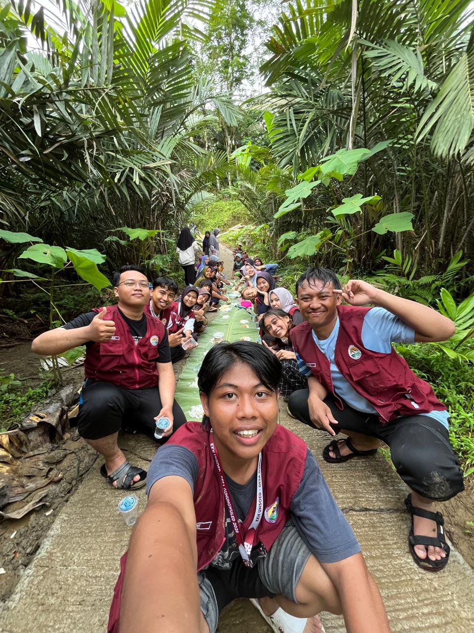 Kerja Bakti dengan warga dusun 3 Gunungwuled