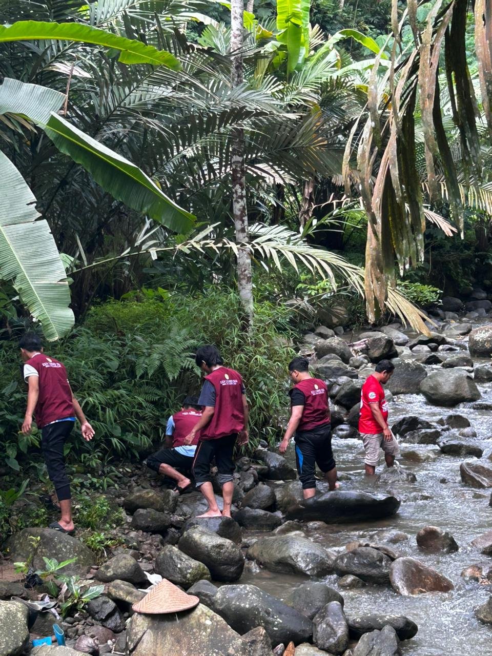 Kerja Bakti Membersihkan Sungai
