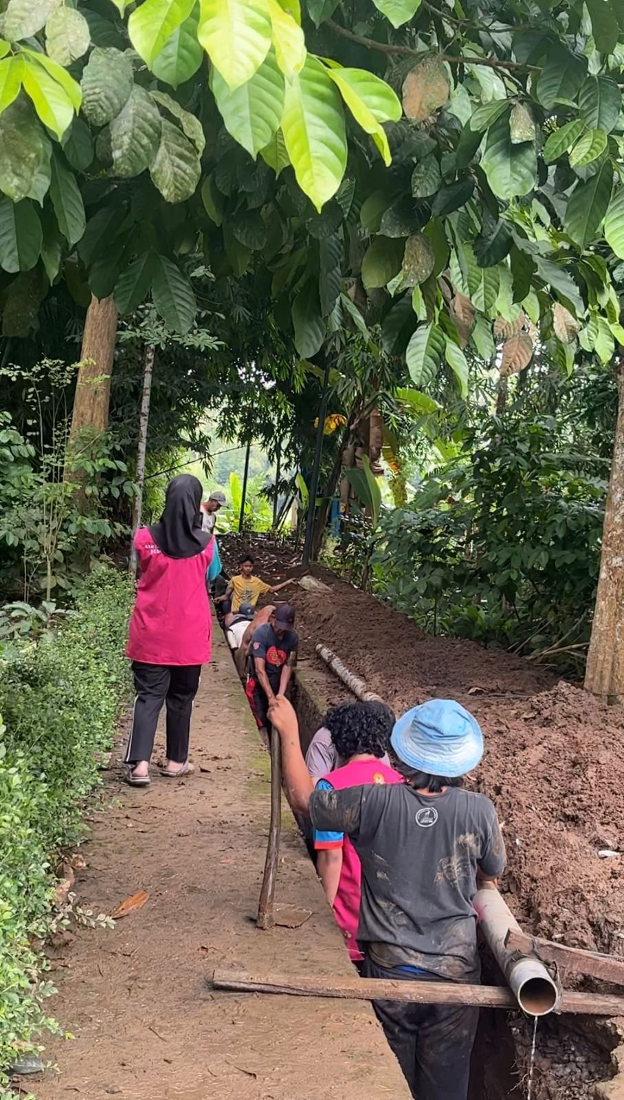 Hari ke 6 - Kerja Bakti Saluran Irigasi Desa