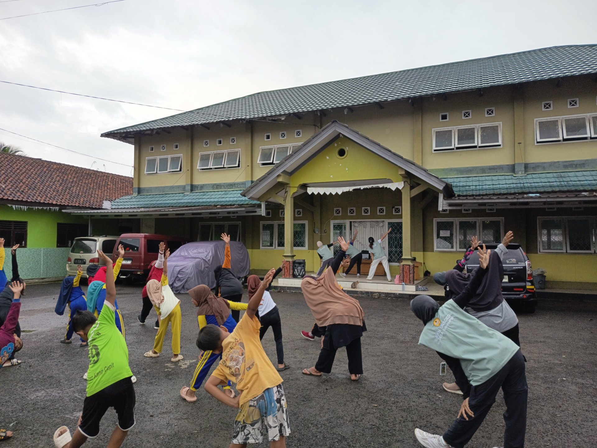 Senam Sehat di Aula Balai Desa Sumampir