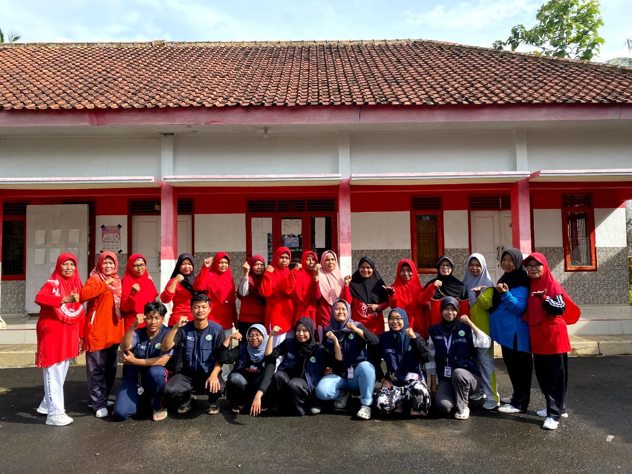 Senam Tera bersama Ibu-Ibu