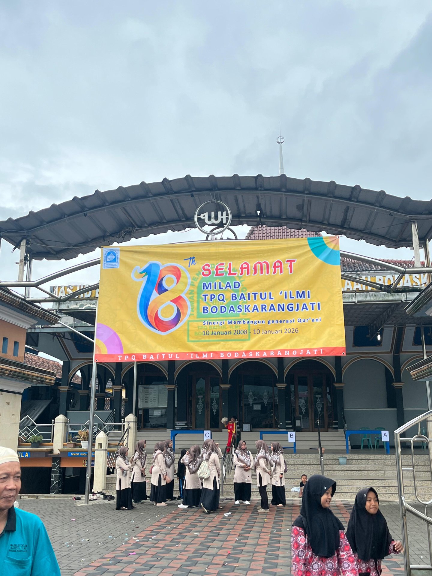 MENGIKUTI JALAN SEHAT DALAM RANGKA MILAD TPQ BAITUL ILMI BODASKARANGJATI