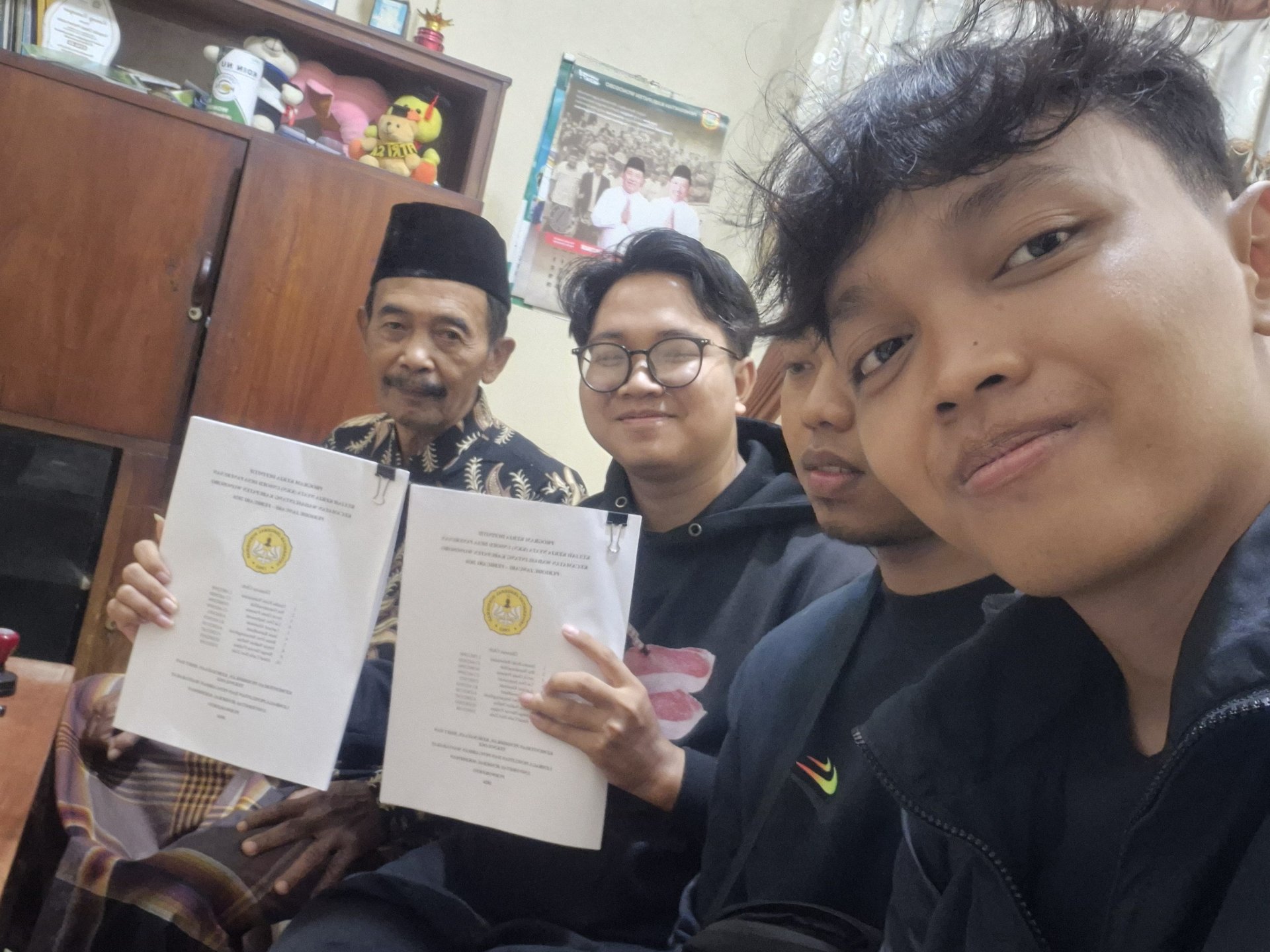 Survei ke posyandu dan minta ttd ke pak kades