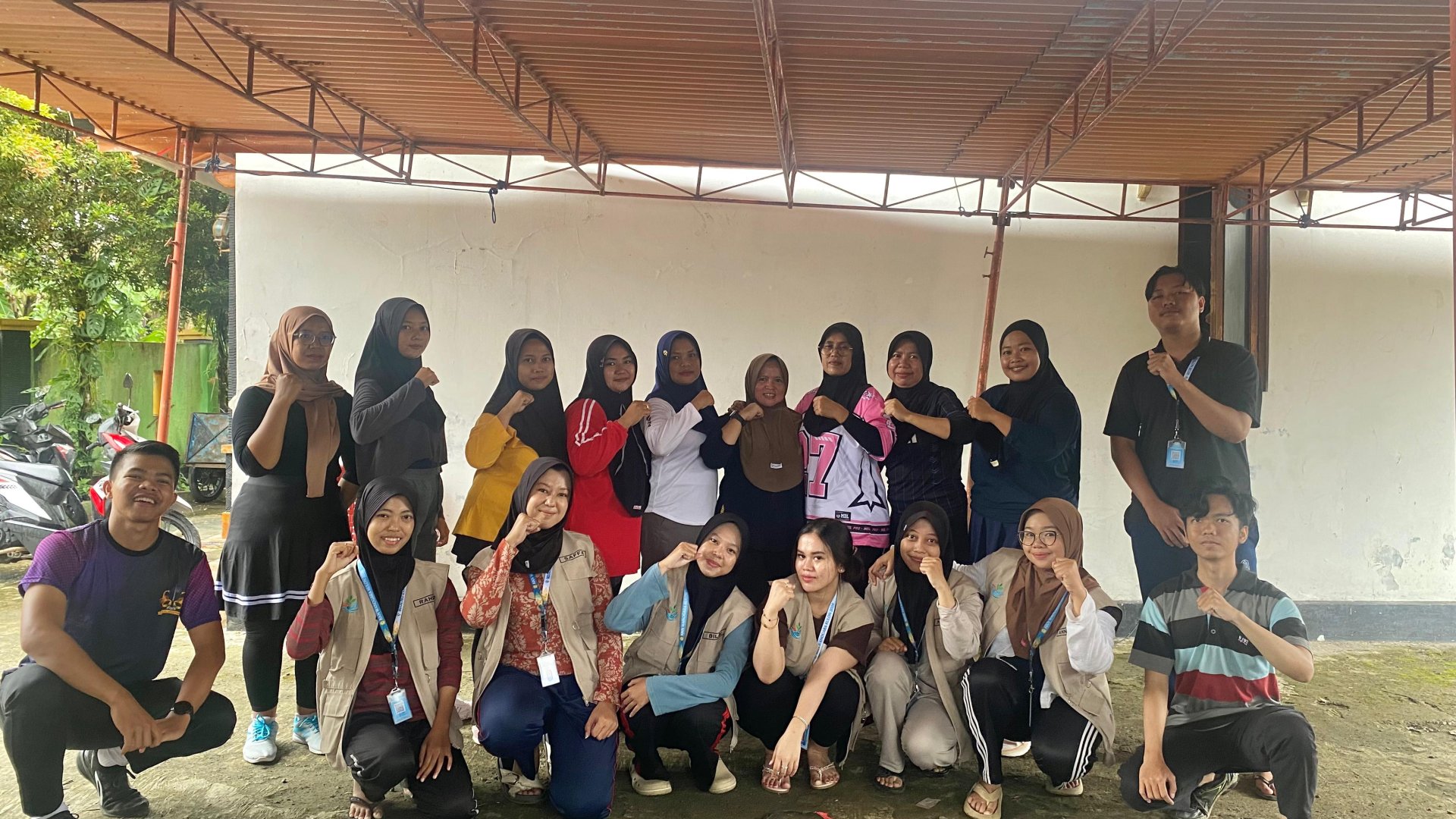 Kegiatan mahasiswa KKN dengan pak Kadus