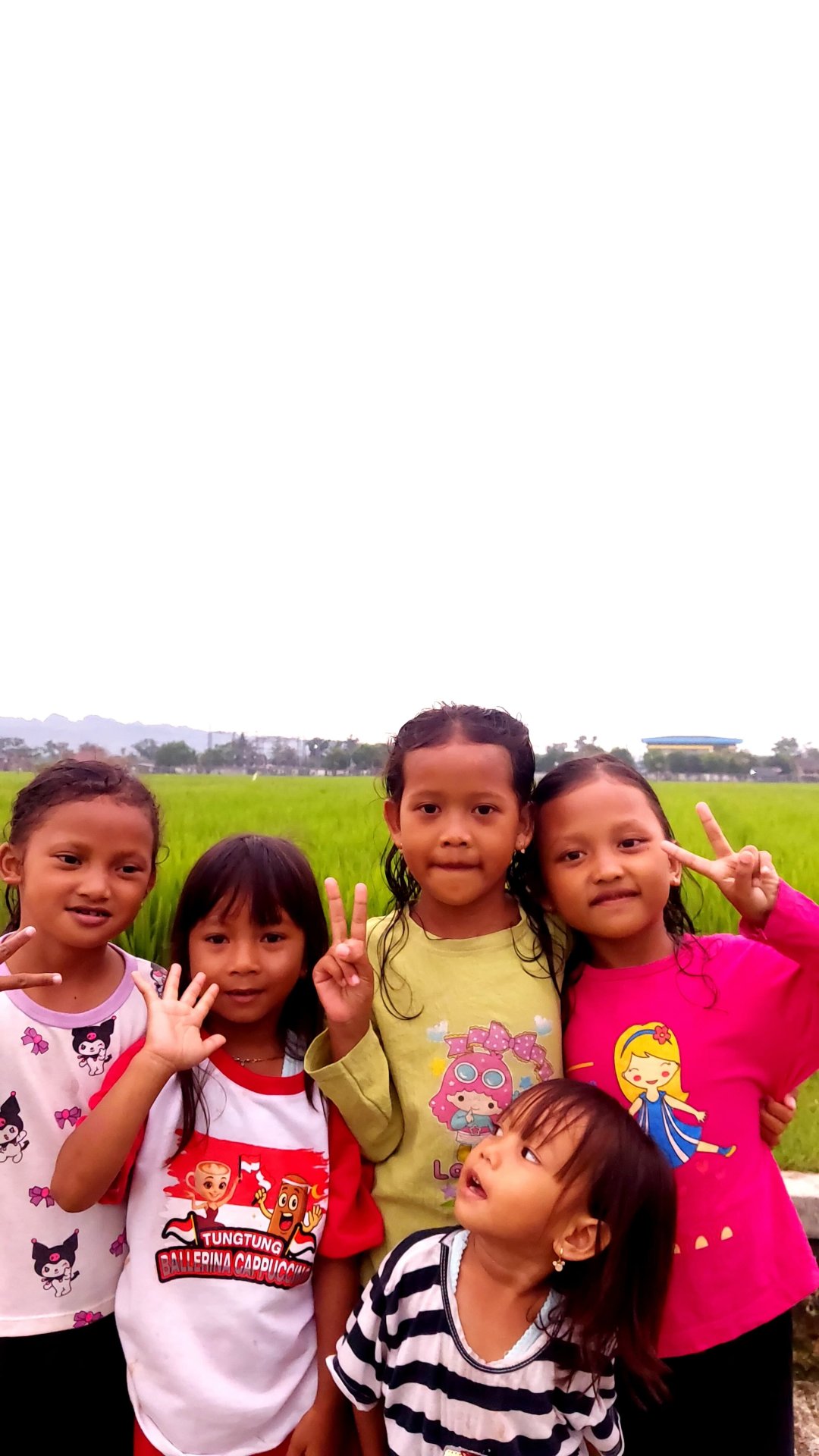 Interaksi dengan Anak-anak di Dusun Bendungan