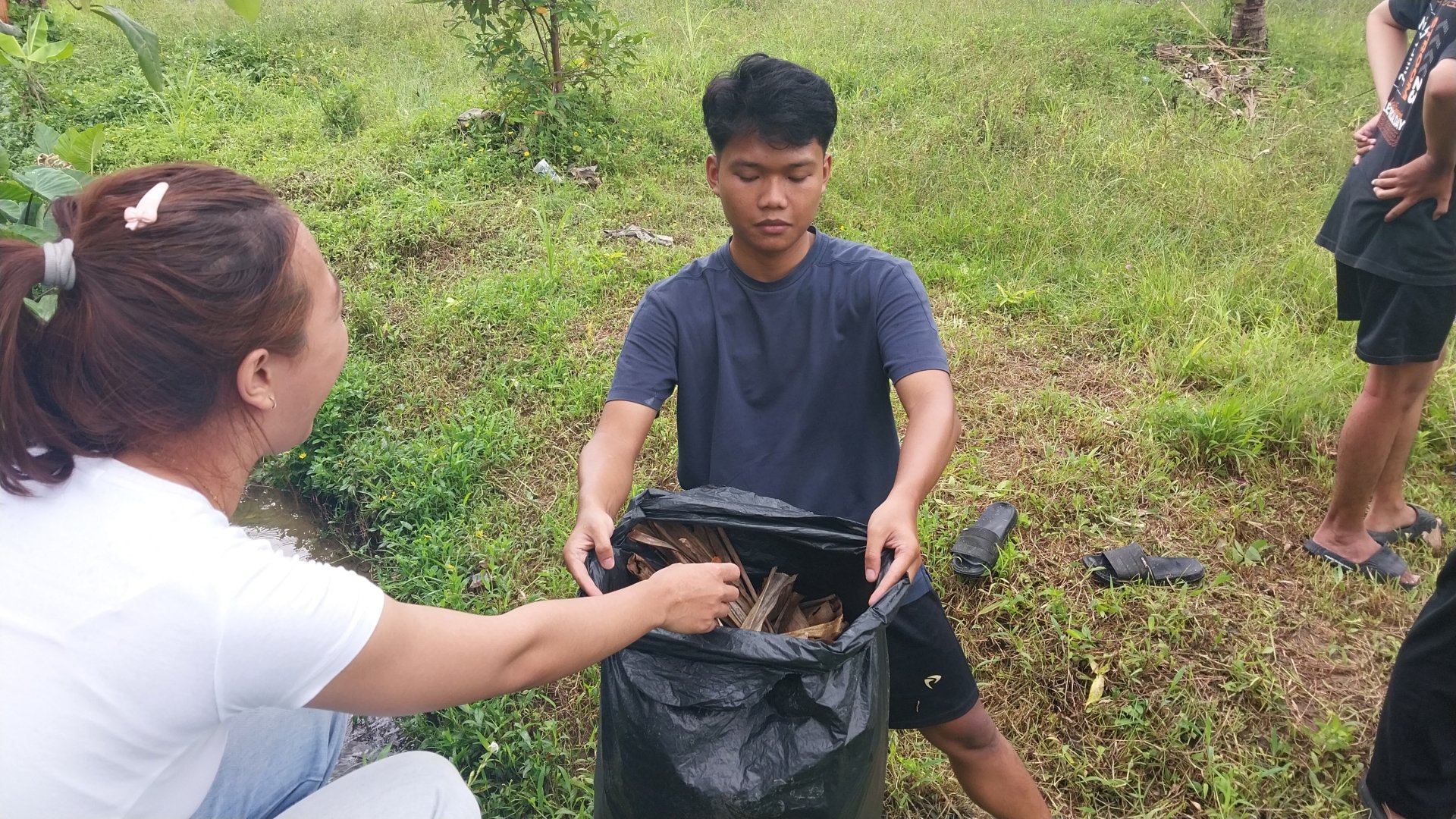 Pengumpulan Bahan Baku untuk Pembuatan Pupuk