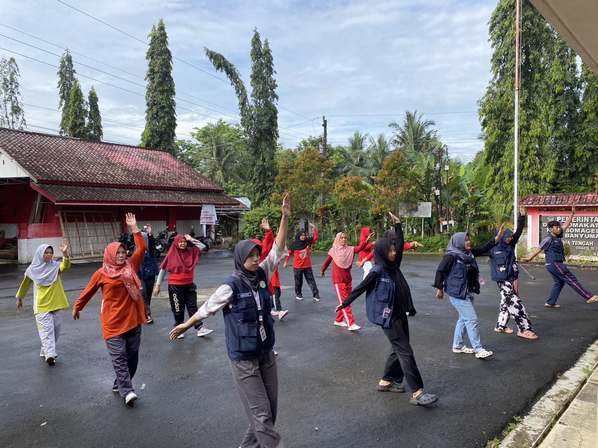 Senam Pagi dan Sowan Sanggar Seni