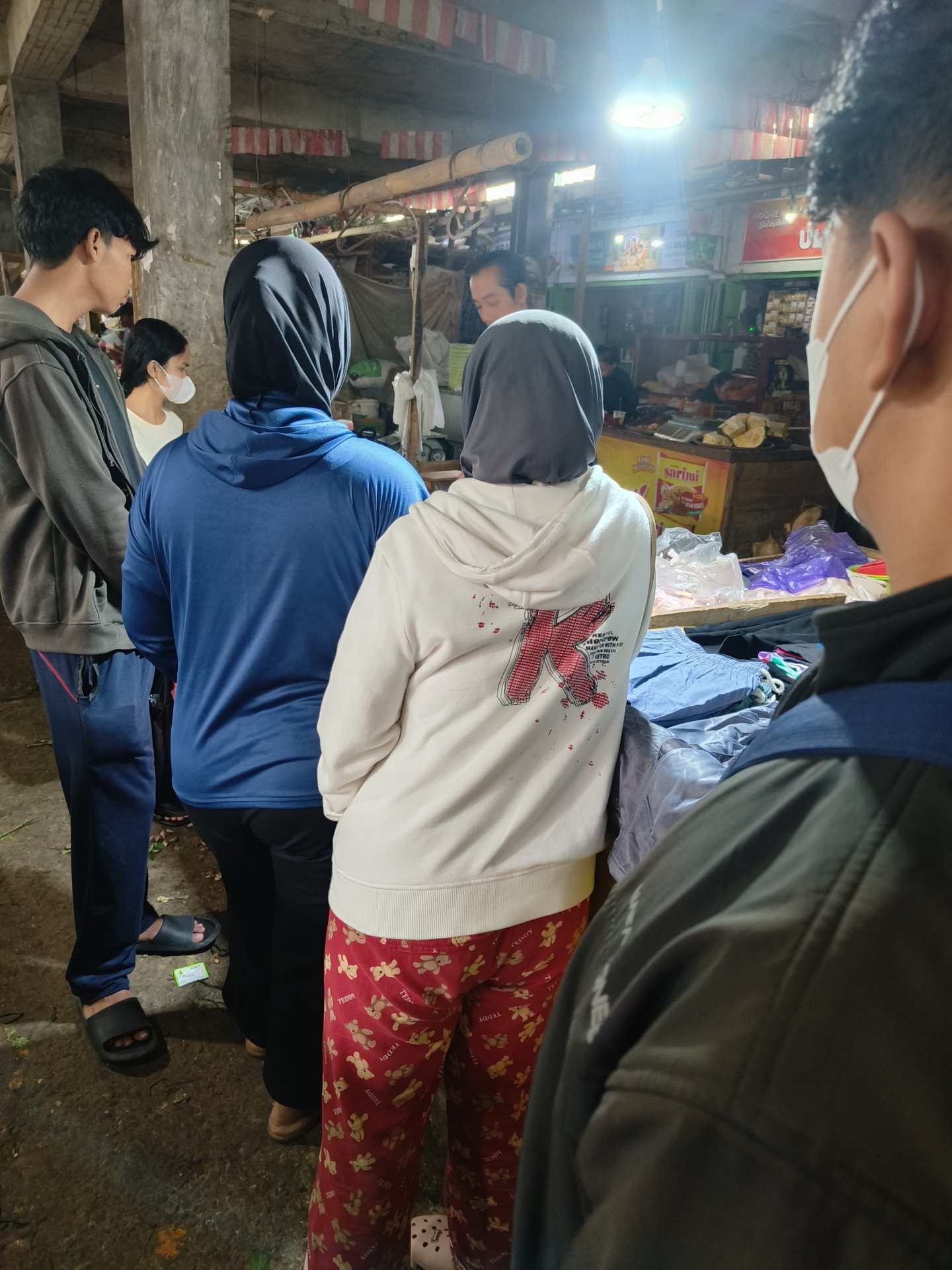 Hari ke 5 KKN Sikasur (Belanja di pasar)