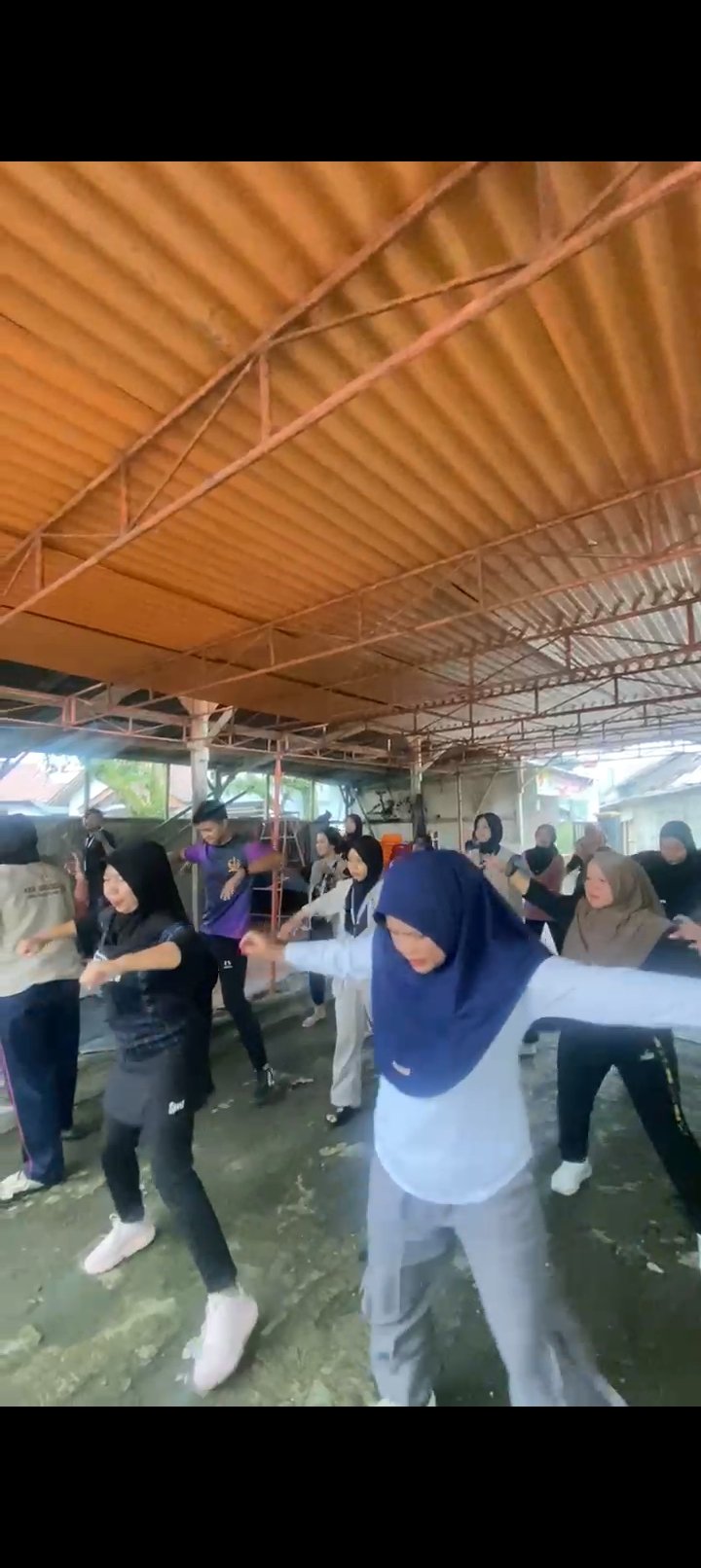 Pelaksanaan Senam Bersama Ibu PKK dan Posyandu