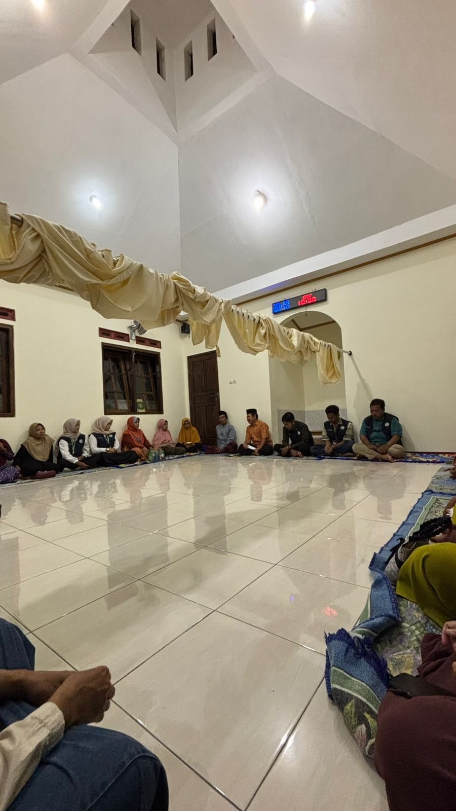 Mengikuti yasinan rutin bersama warga RW 03