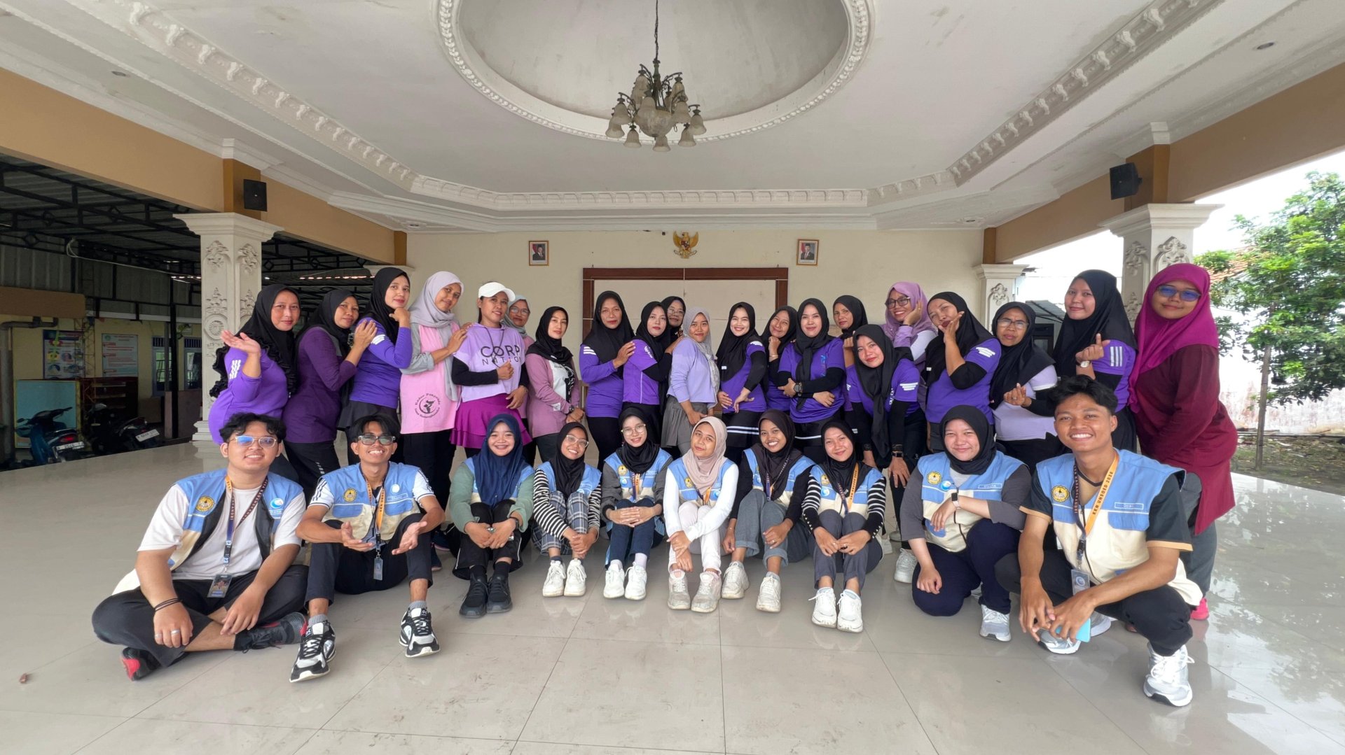 Senam bersama ibu-ibu