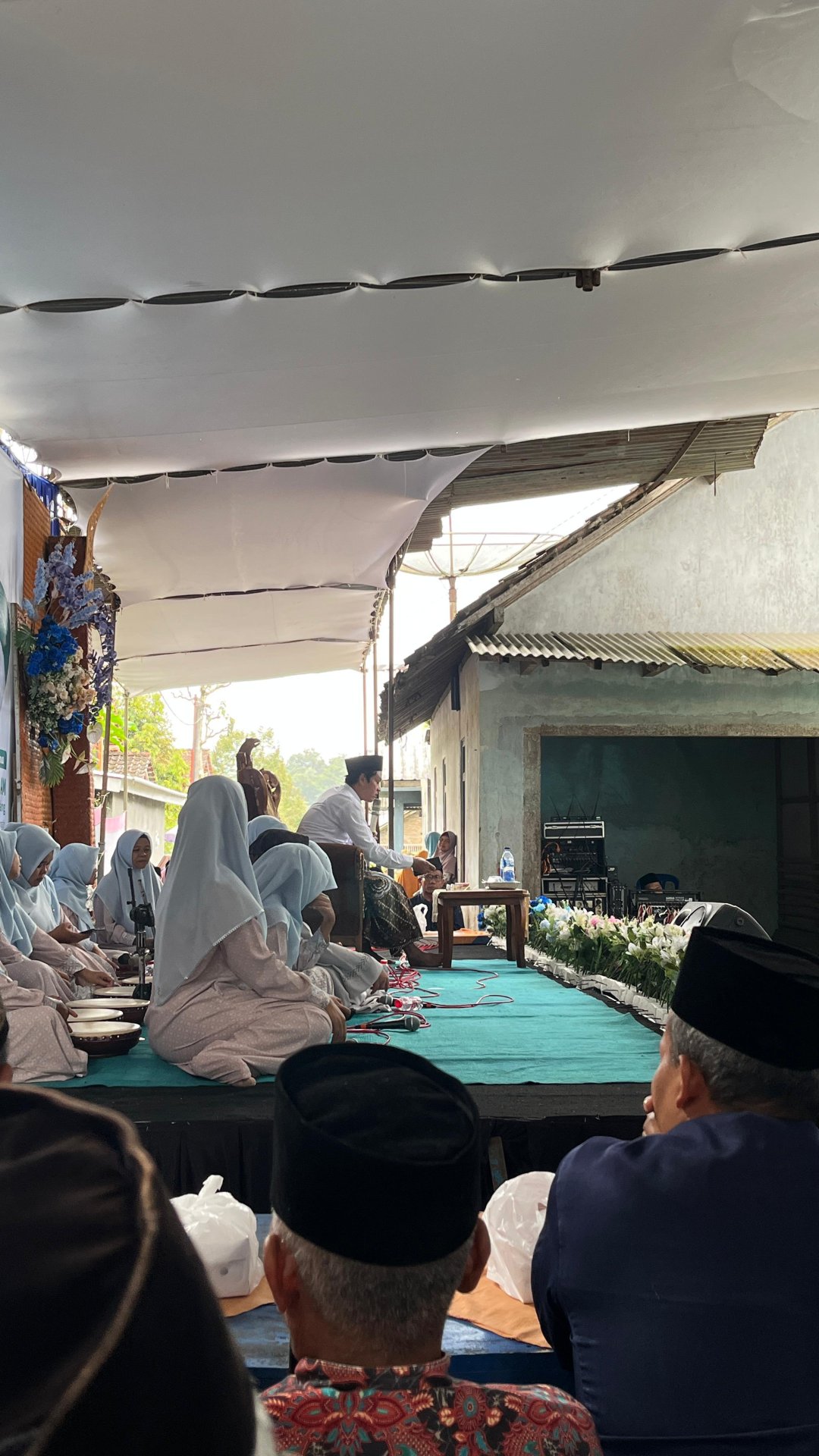 Menghadiri kegiatan isra mi'raj