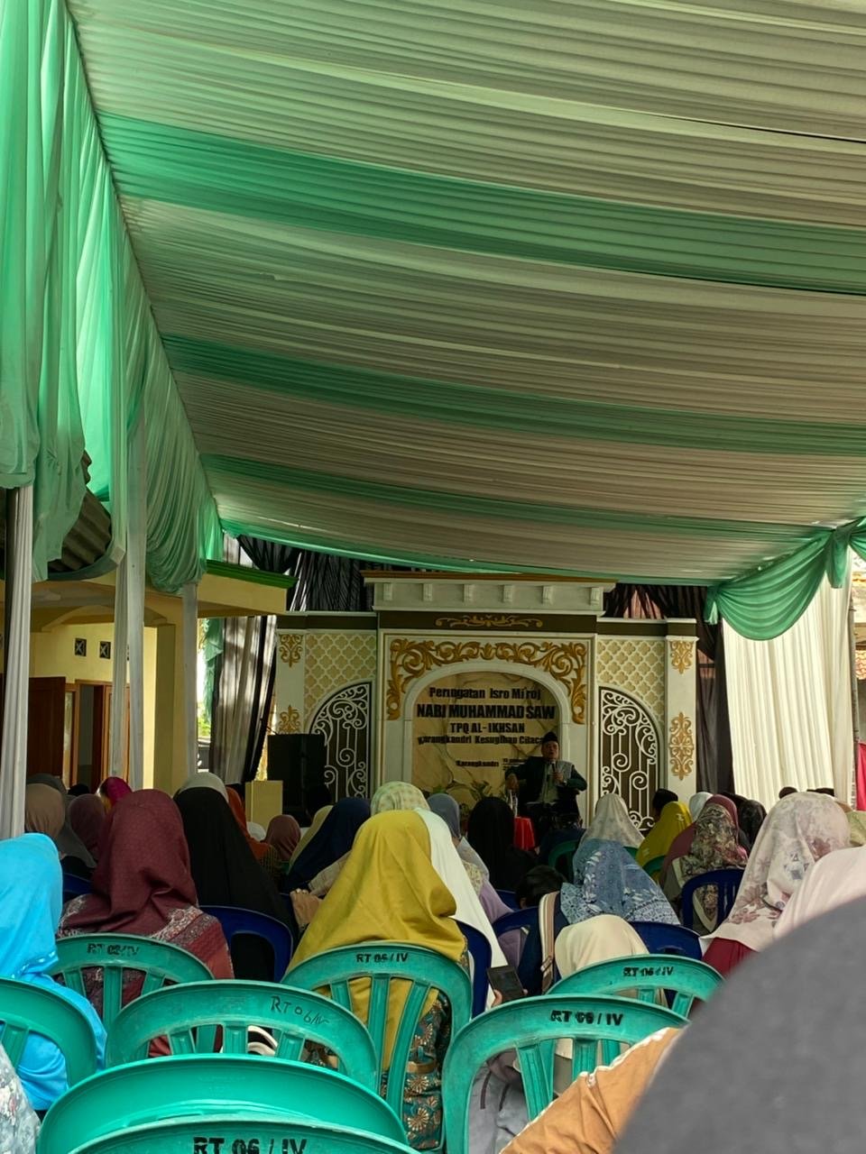 Mengikuti peringatan isra mi’raj TPQ Al-Ikhsan