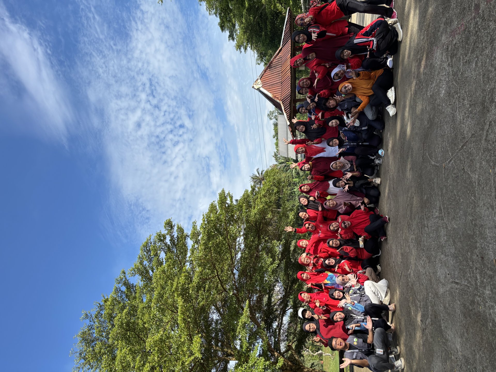 Day 4 Kegiatan Senam Rutin Bersama Warga Desa Piasa Kulon