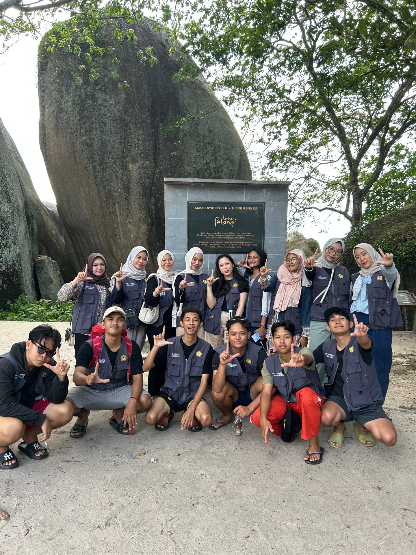Berkunjung ke Geosite Pantai Tanjung Tinggi