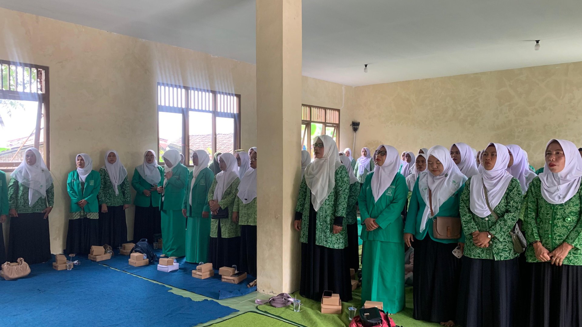 Menghadiri pengajian fatayat NU se kecamatan Belik