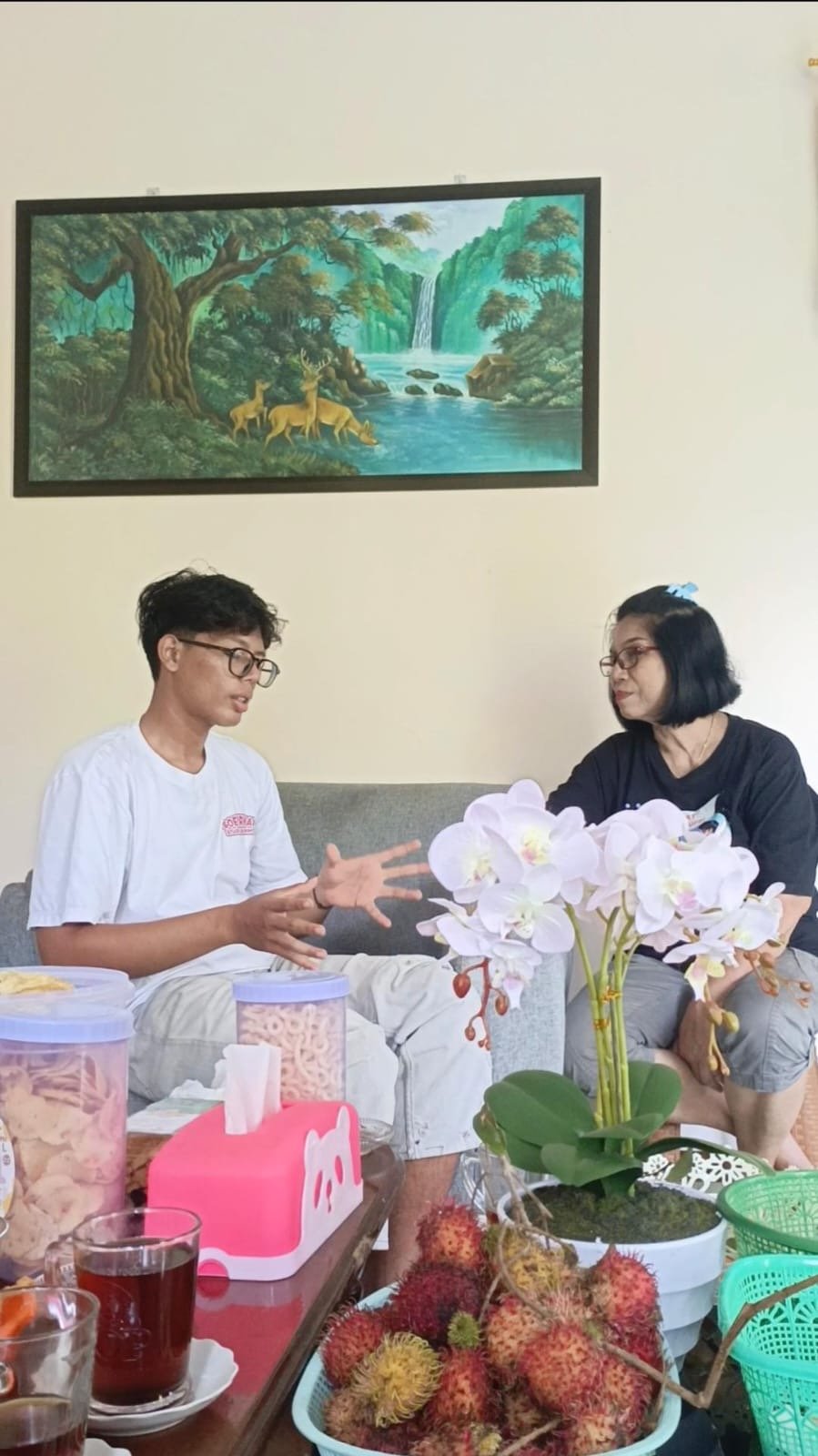 Pendekatan Sosial dan Komunikasi Informal dengan Masyarakat Lingkungan Posko