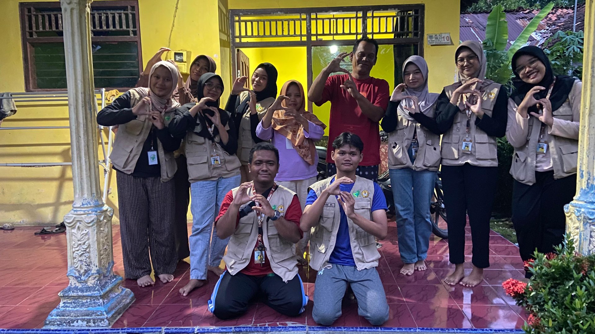 Day-5  berkunjung ke rumah ketua RT dan RW